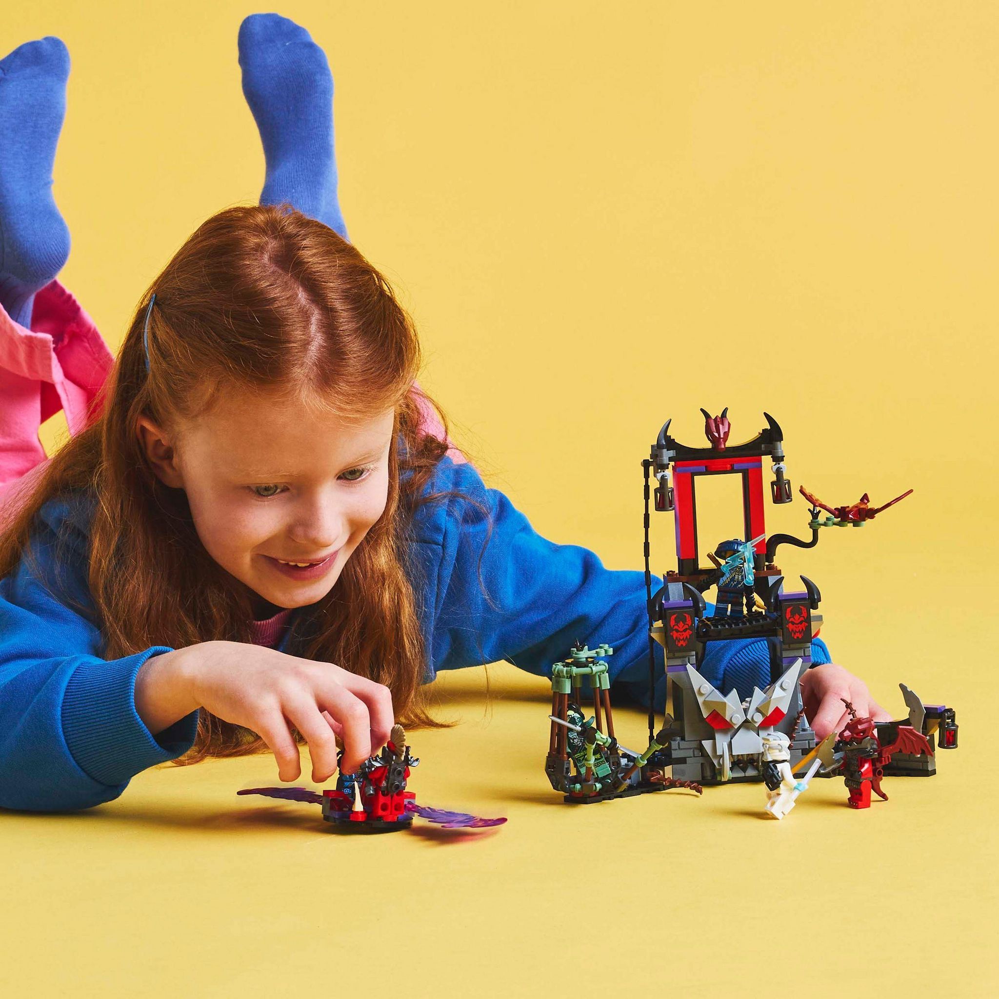 Voir la diapositive 7 : LEGO Ninjago 71841 - Le Village de la Tempête Draconique