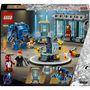 Voir la diapositive 8 : LEGO Marvel 76315 - Le Laboratoire d'Iron Man : La salle des armures