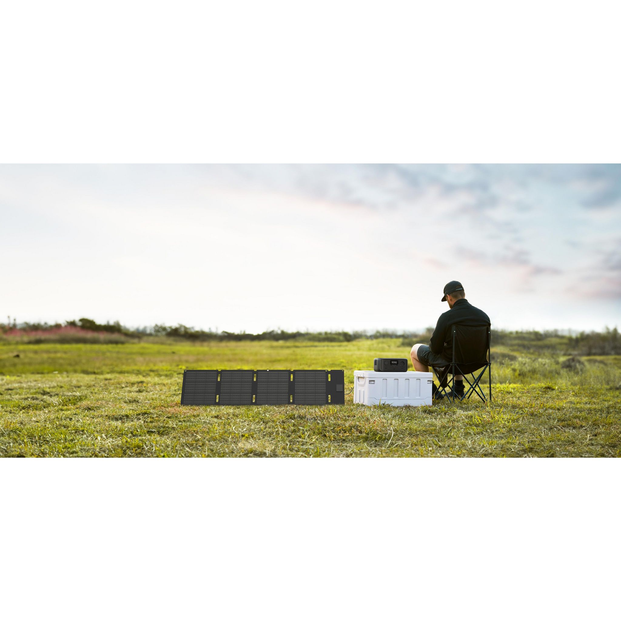 Voir la diapositive 2 : INNOV8 Batterie Eco Flow RIVER 3 UPS + Panneau solaire pliable 45W avec USB-C