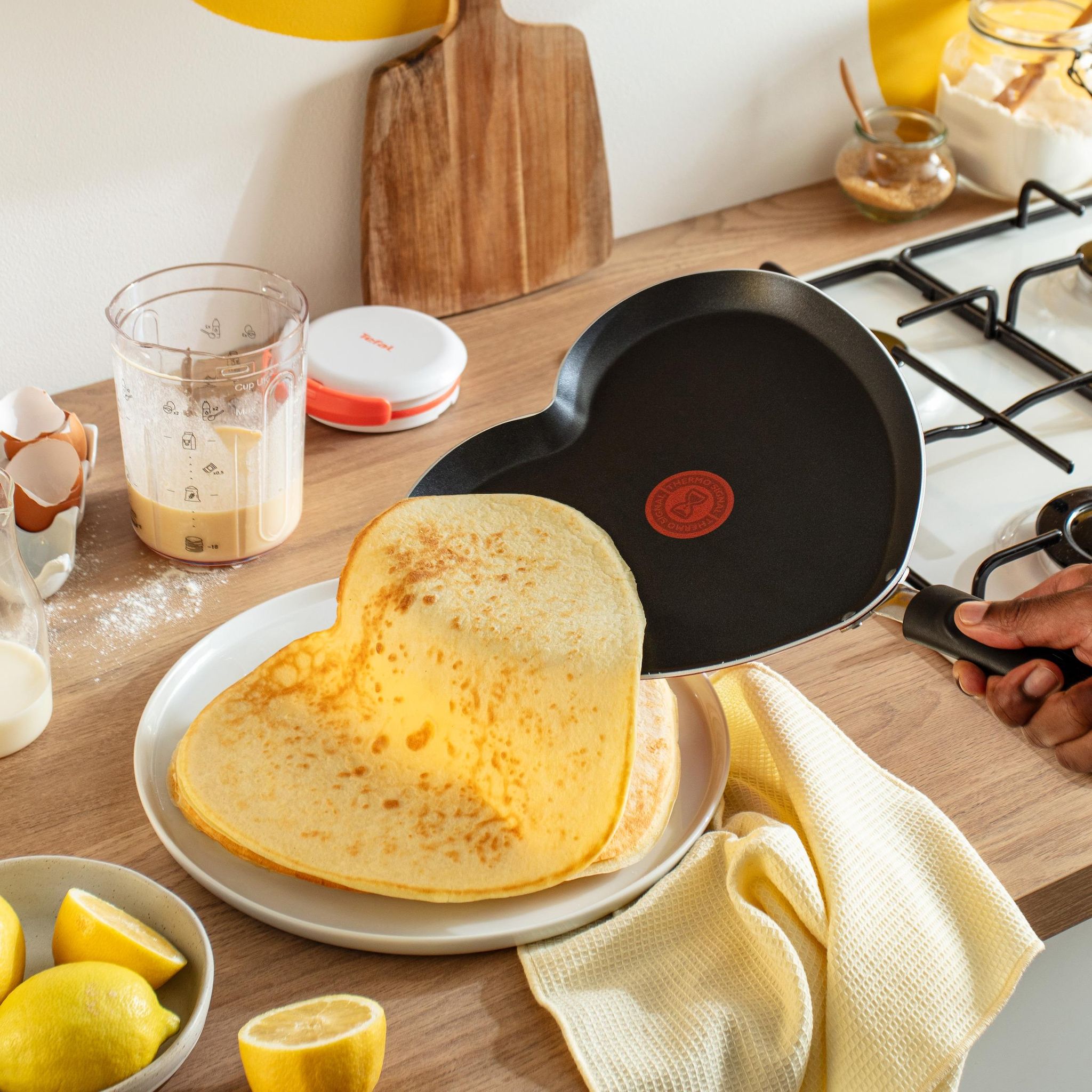 Voir la diapositive 3 : TEFAL Crêpière 25 cm en cœur rose tous feux dont induction