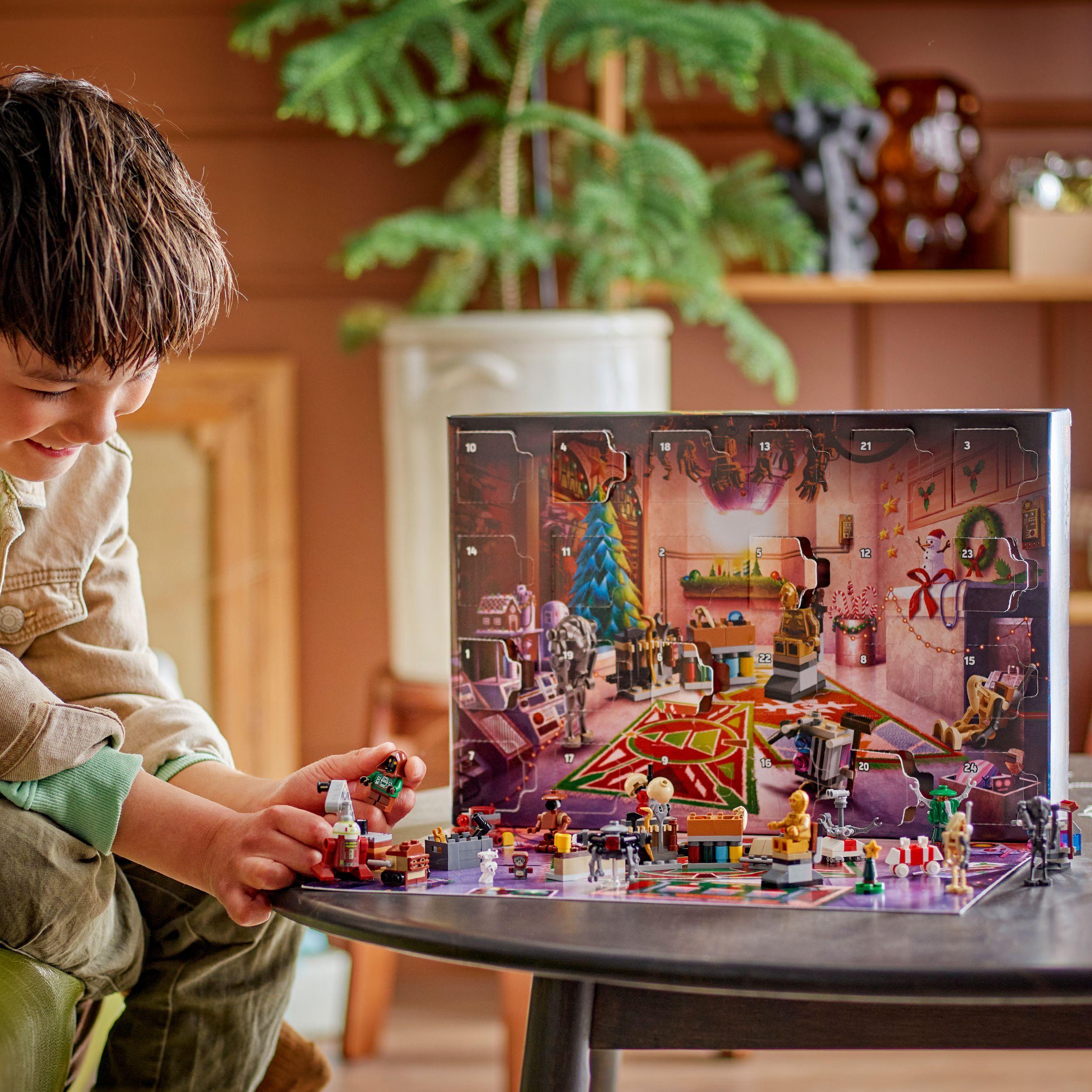 Voir la diapositive 7 : LEGO Calendrier de L'avant Star Wars 2025 75418