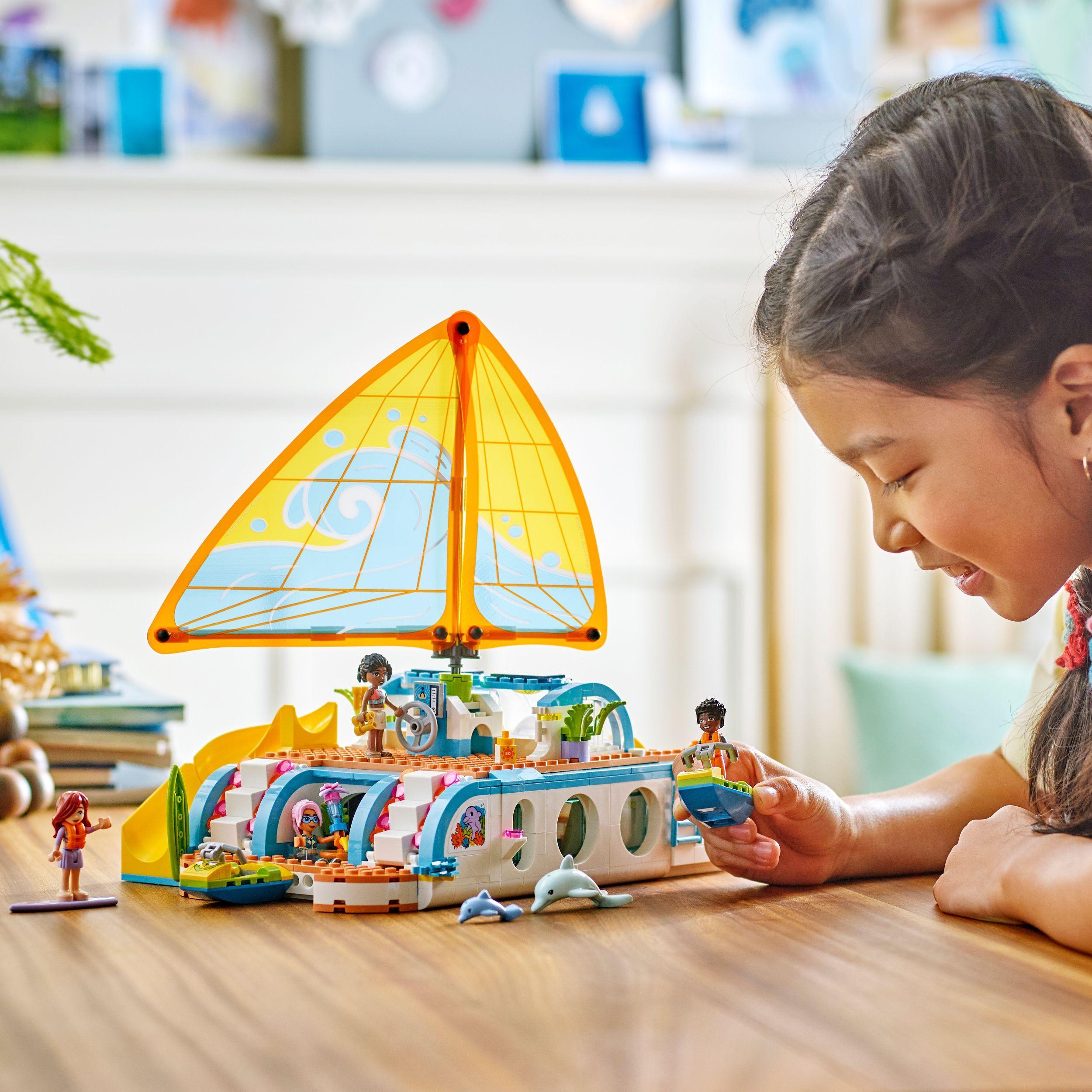 Voir la diapositive 7 : LEGO Friends 42664 L’Aventure en Bateau - Jeu Créatif dès 8 ans avec Dauphins - Cadeau