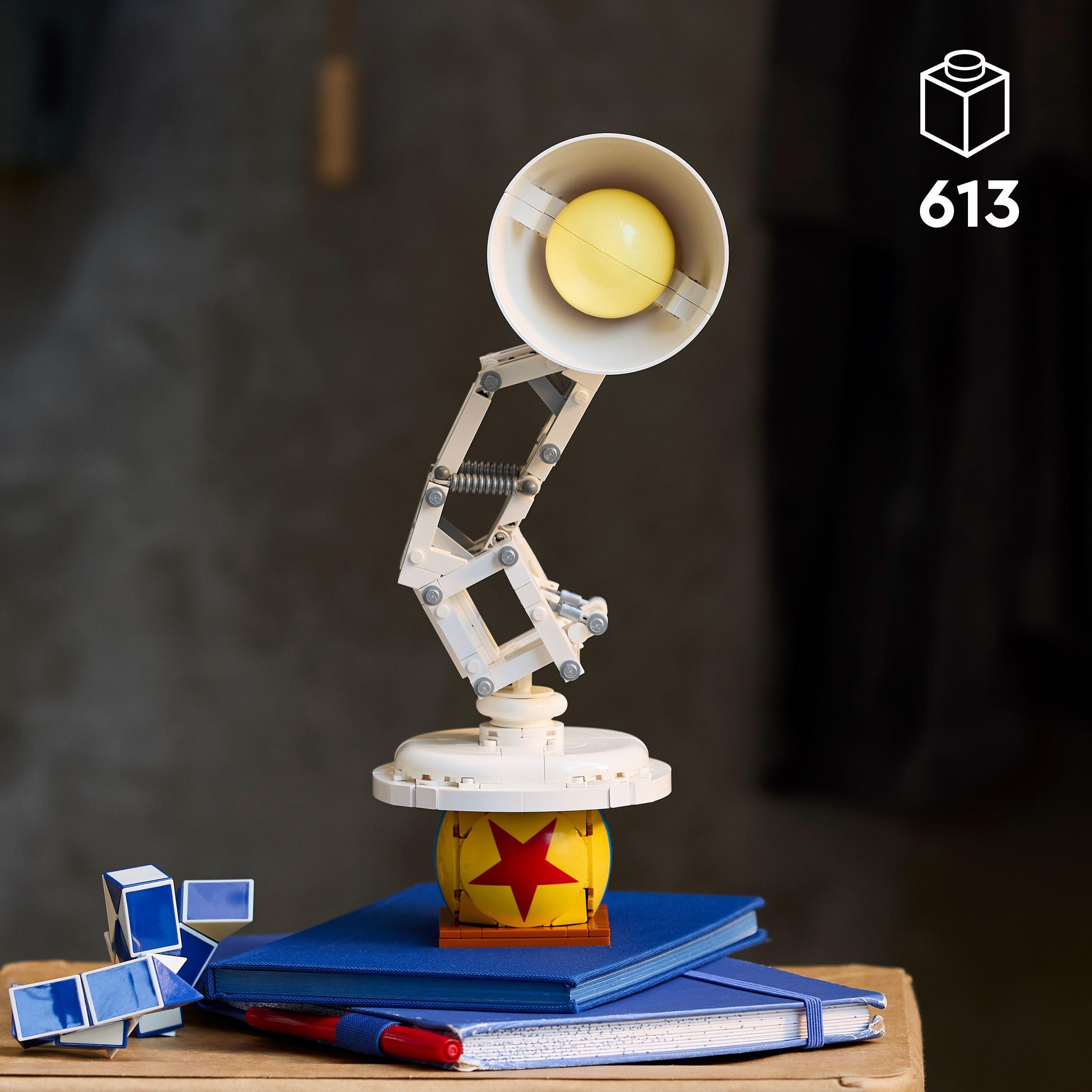 Voir la diapositive 3 : LEGO Ideas 21357 Disney Pixar Luxo Jr. - Set de Construction Collector pour Adulte - Déco