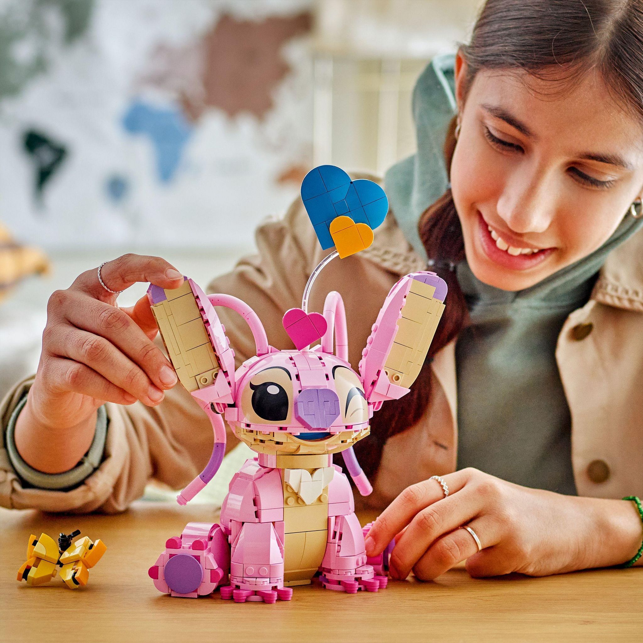 Voir la diapositive 7 : LEGO Disney 43257 - Angel (Stitch)