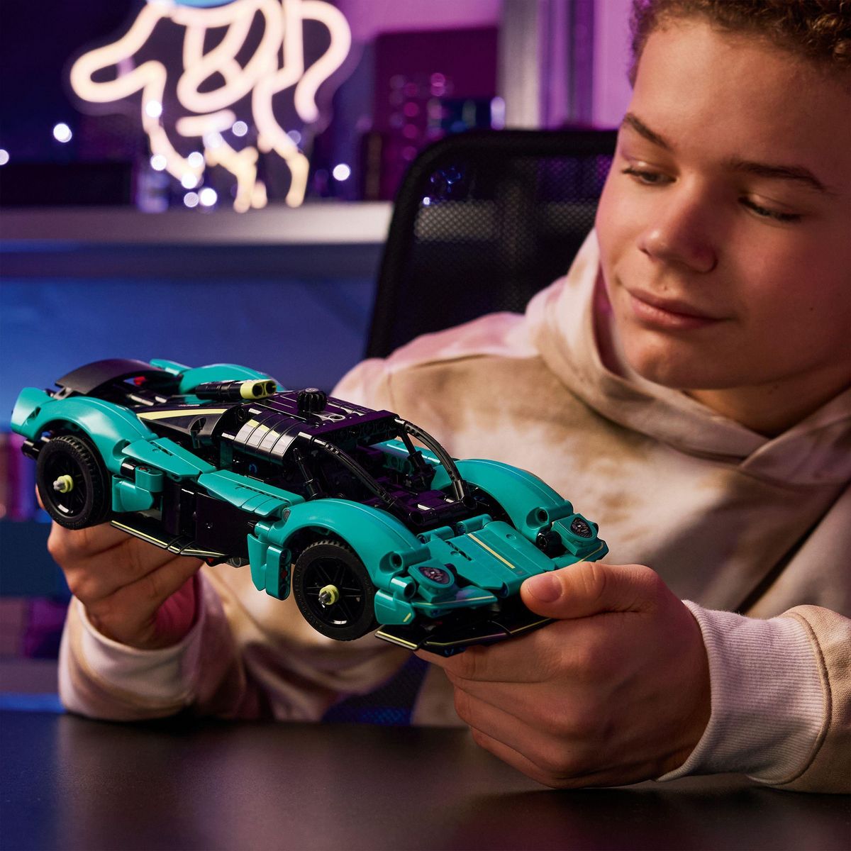 LEGO Technic 42208 - Aston martin Valkyrie