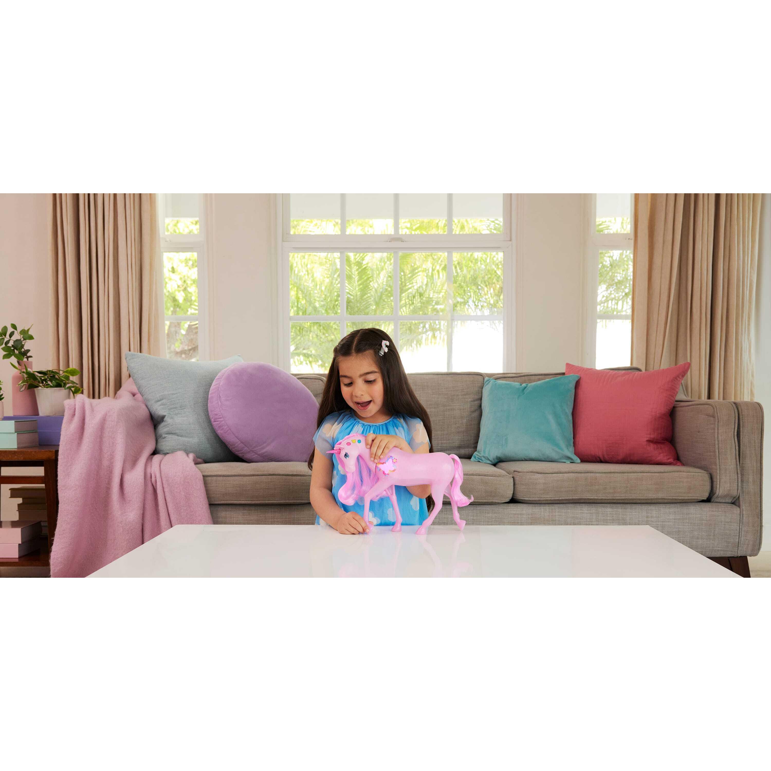 Voir la diapositive 4 : MATTEL Licorne Sons et Lumières Barbie