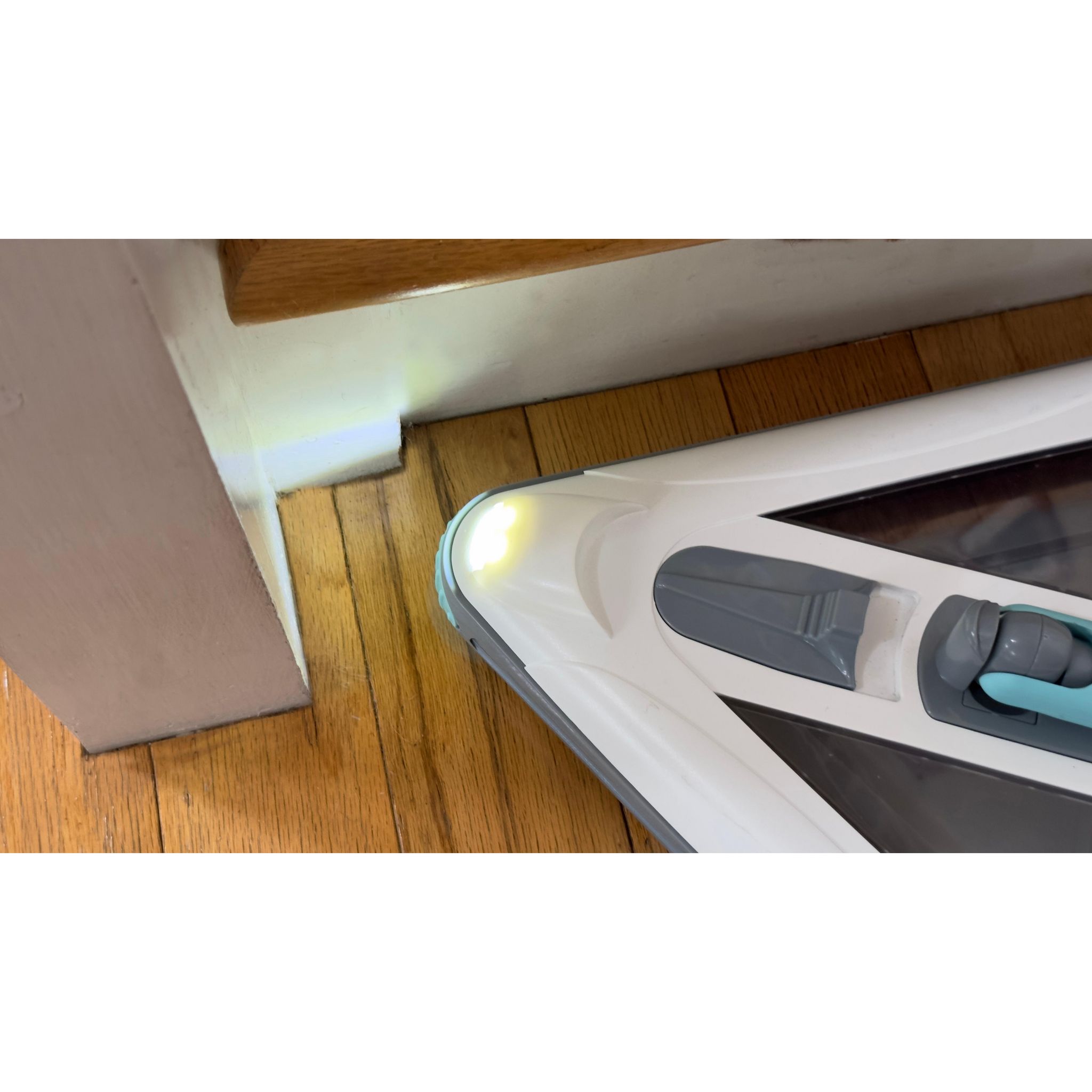 Voir la diapositive 6 : BEST OF TV Aspirateur balai ZIPPI01 - Blanc