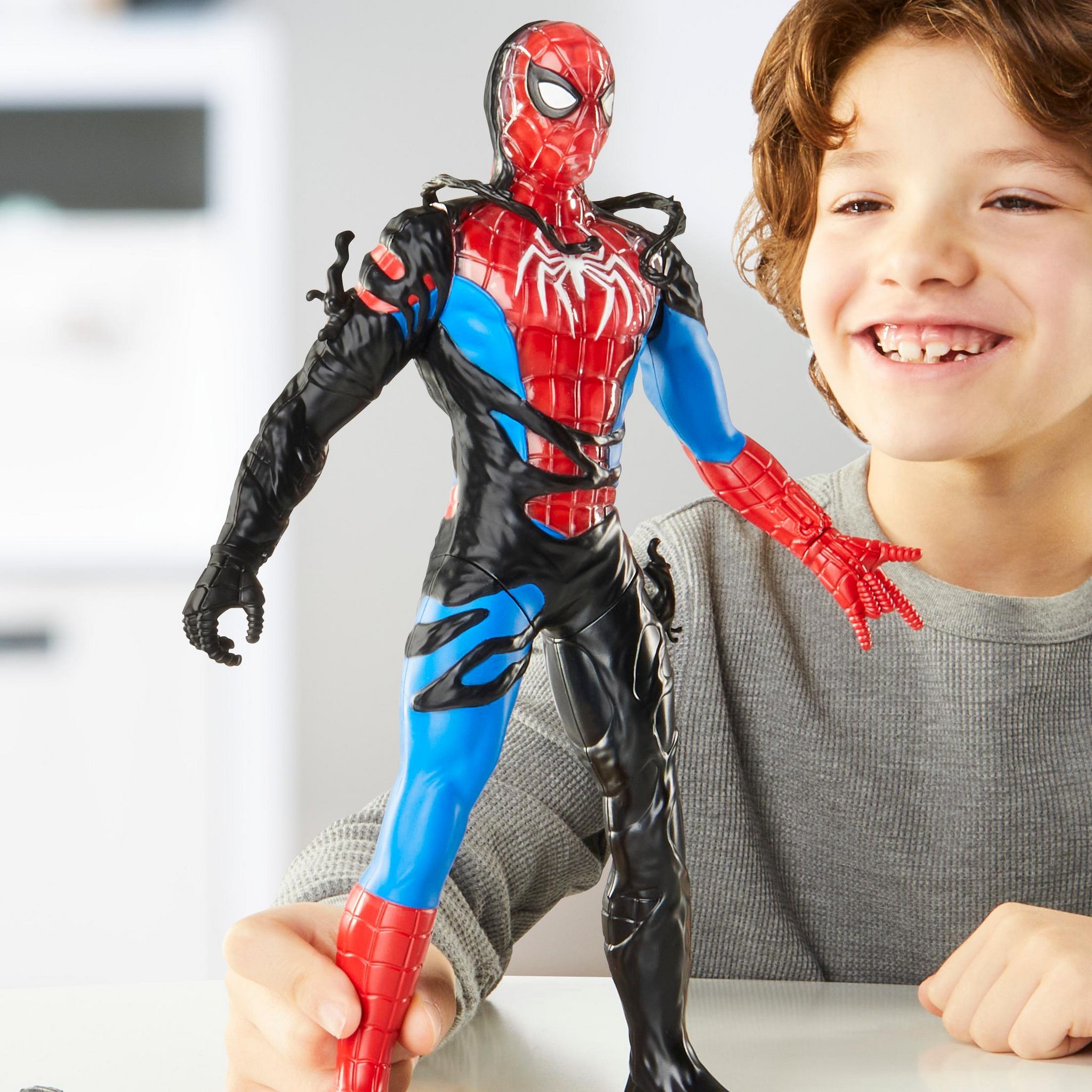 Voir la diapositive 5 : HASBRO Figurine Spiderman Venom Versus Métamorphose Liquide