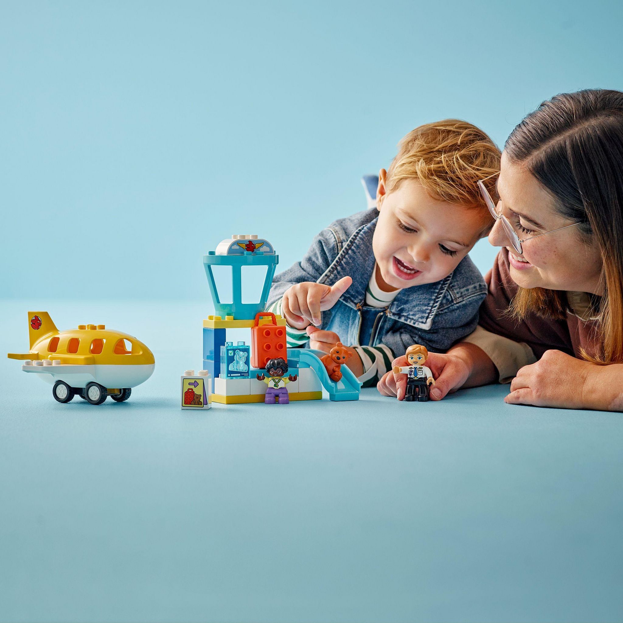 Voir la diapositive 7 : LEGO DUPLO 10443 - Première fois à l'aeroport