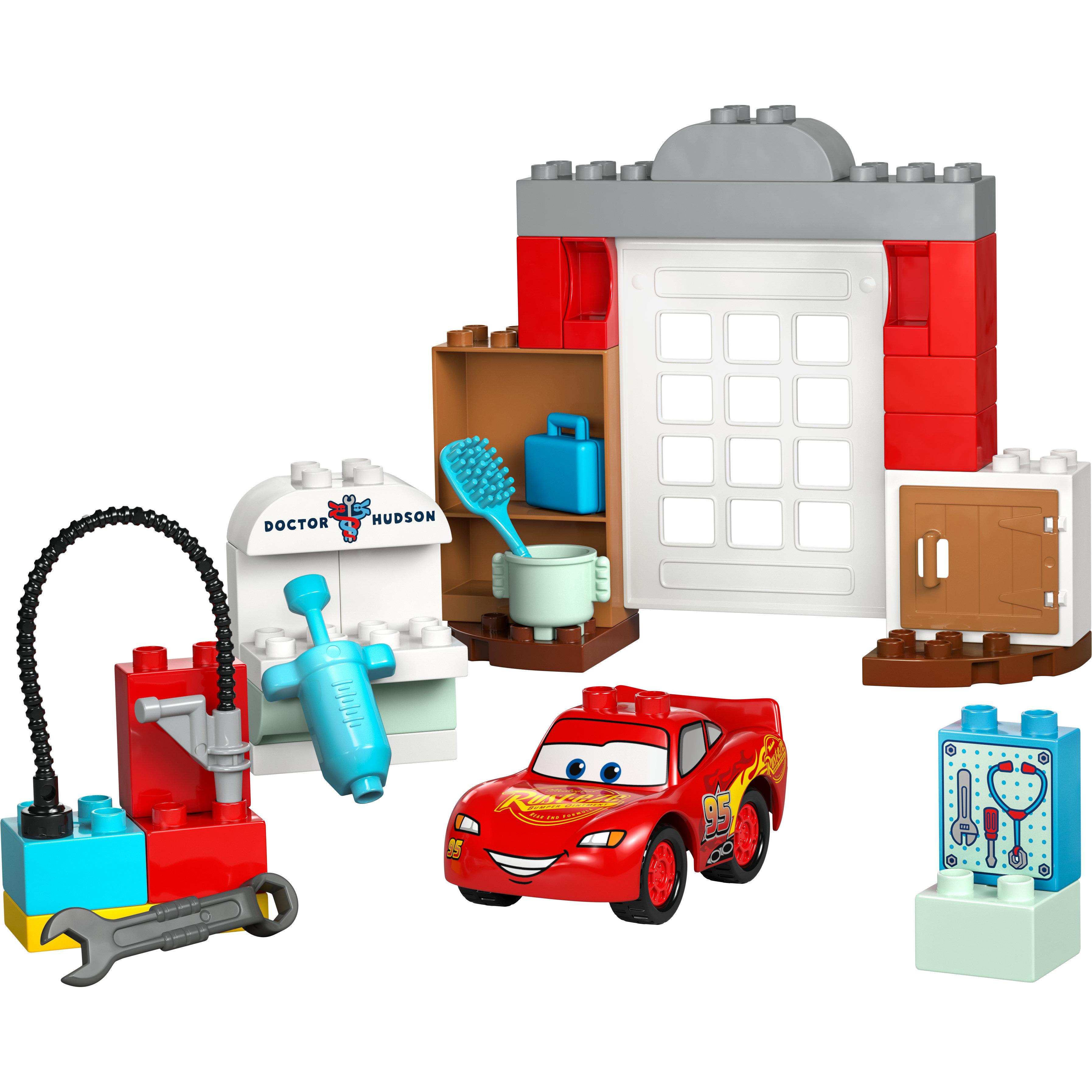 Voir la diapositive 2 : LEGO DUPLO │ Disney Et Pixar Cars 10456 La Visite De Mcqueen Au Garage De Doc - Jeu 2 Ans