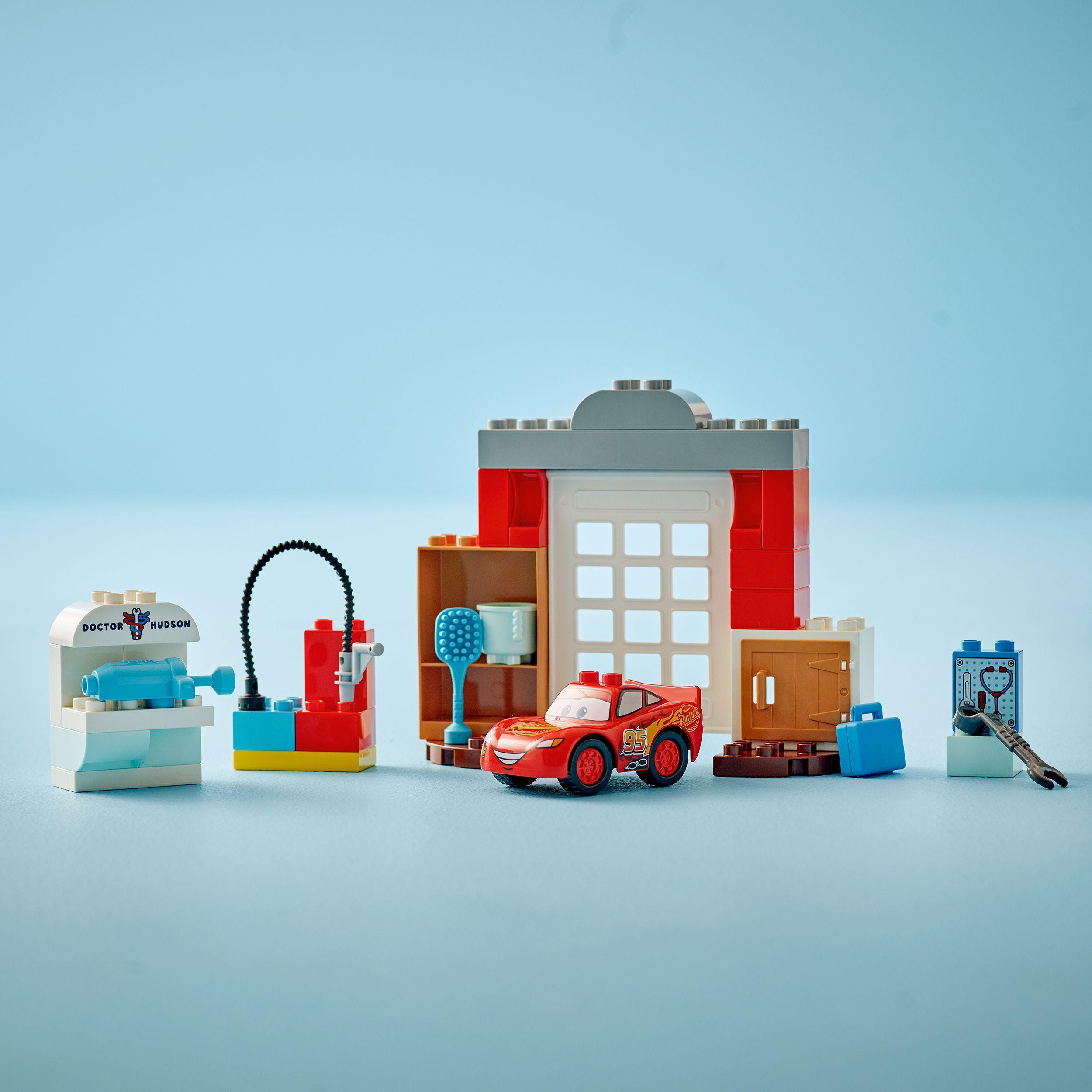 Voir la diapositive 6 : LEGO DUPLO │ Disney Et Pixar Cars 10456 La Visite De Mcqueen Au Garage De Doc - Jeu 2 Ans