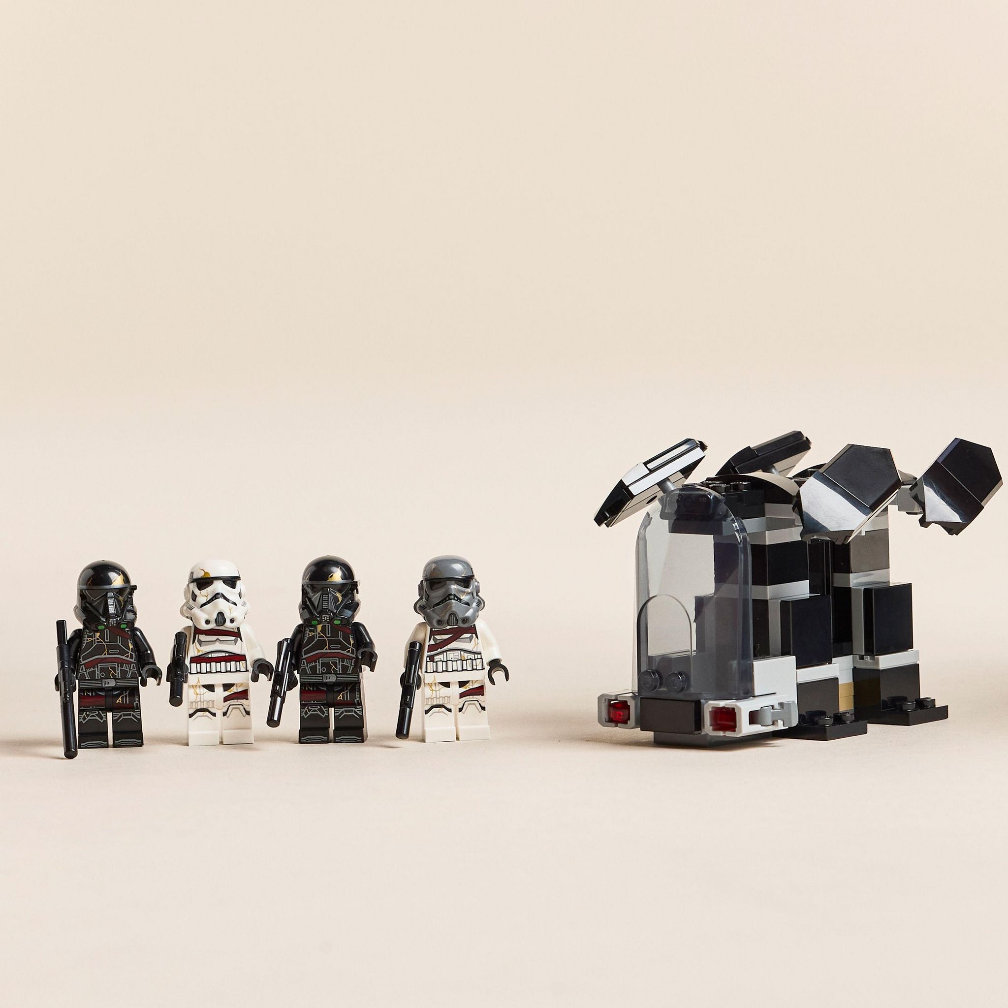 Voir la diapositive 6 : LEGO Star Wars 75412 - Pack de combat Death Troopers contre Night Troopers