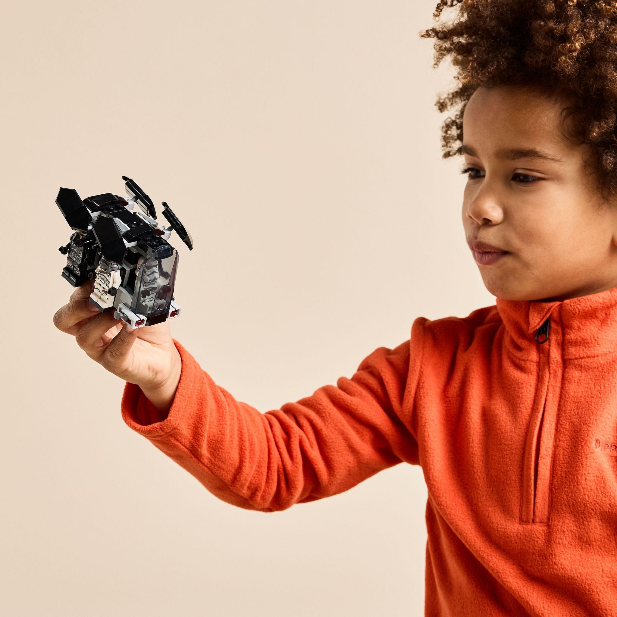 Voir la diapositive 7 : LEGO Star Wars 75412 - Pack de combat Death Troopers contre Night Troopers