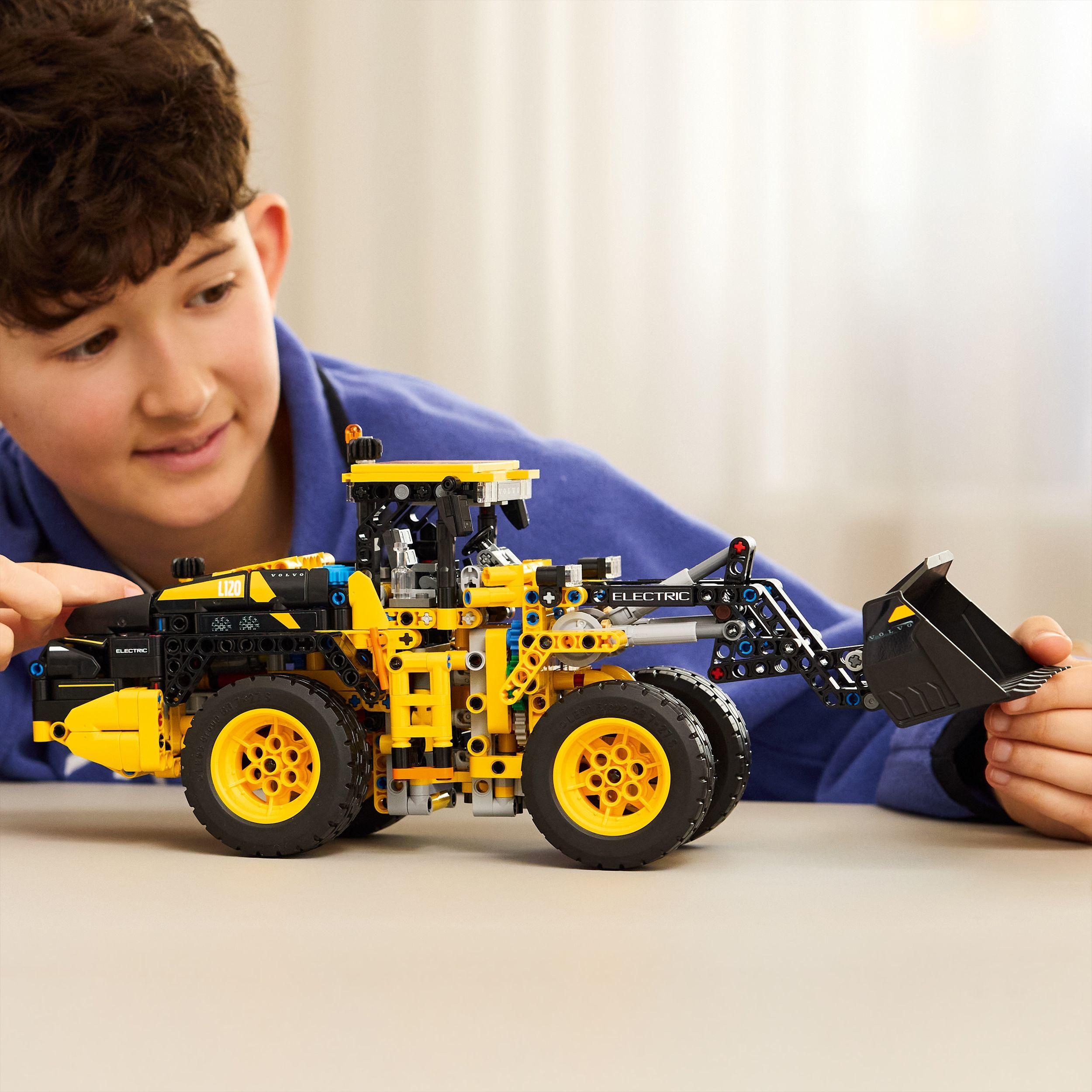 Voir la diapositive 7 : LEGO Technic 42209 La Chargeuse sur Pneus Volvo L120 Electric - Jeu Garçon ou Fille 9 ans