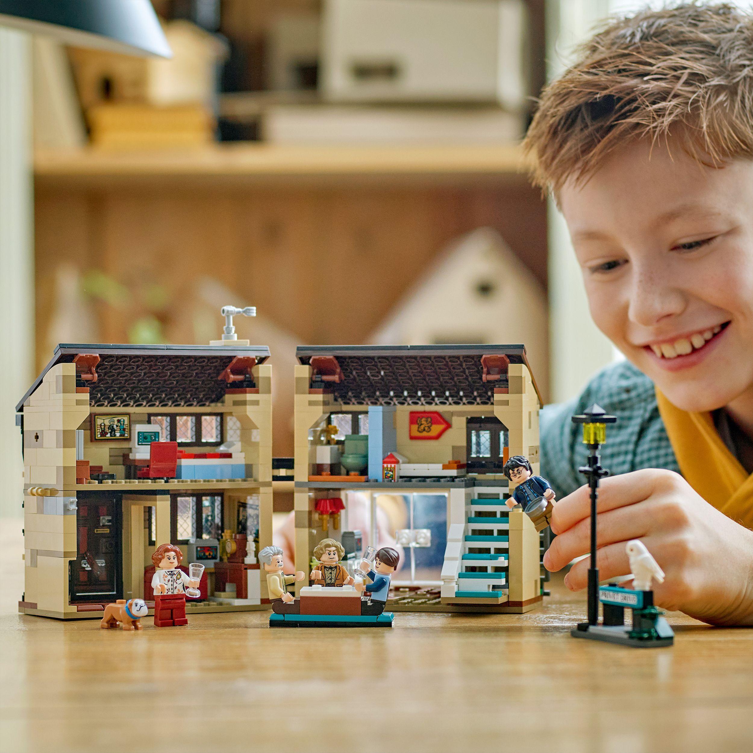Voir la diapositive 7 : LEGO Harry Potter 76451 Privet Drive : La Visite De Tante Marge - Jeu Pour Garçon 8 Ans