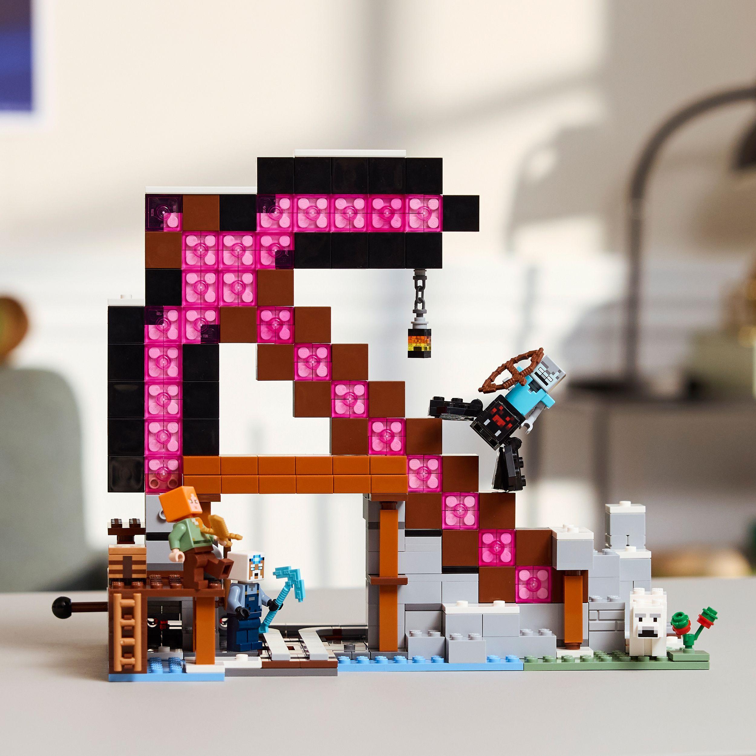 Voir la diapositive 6 : LEGO Minecraft 21277 La Mine En Forme De Pioche - Jeu De Construction Pour Garçon 8 Ans