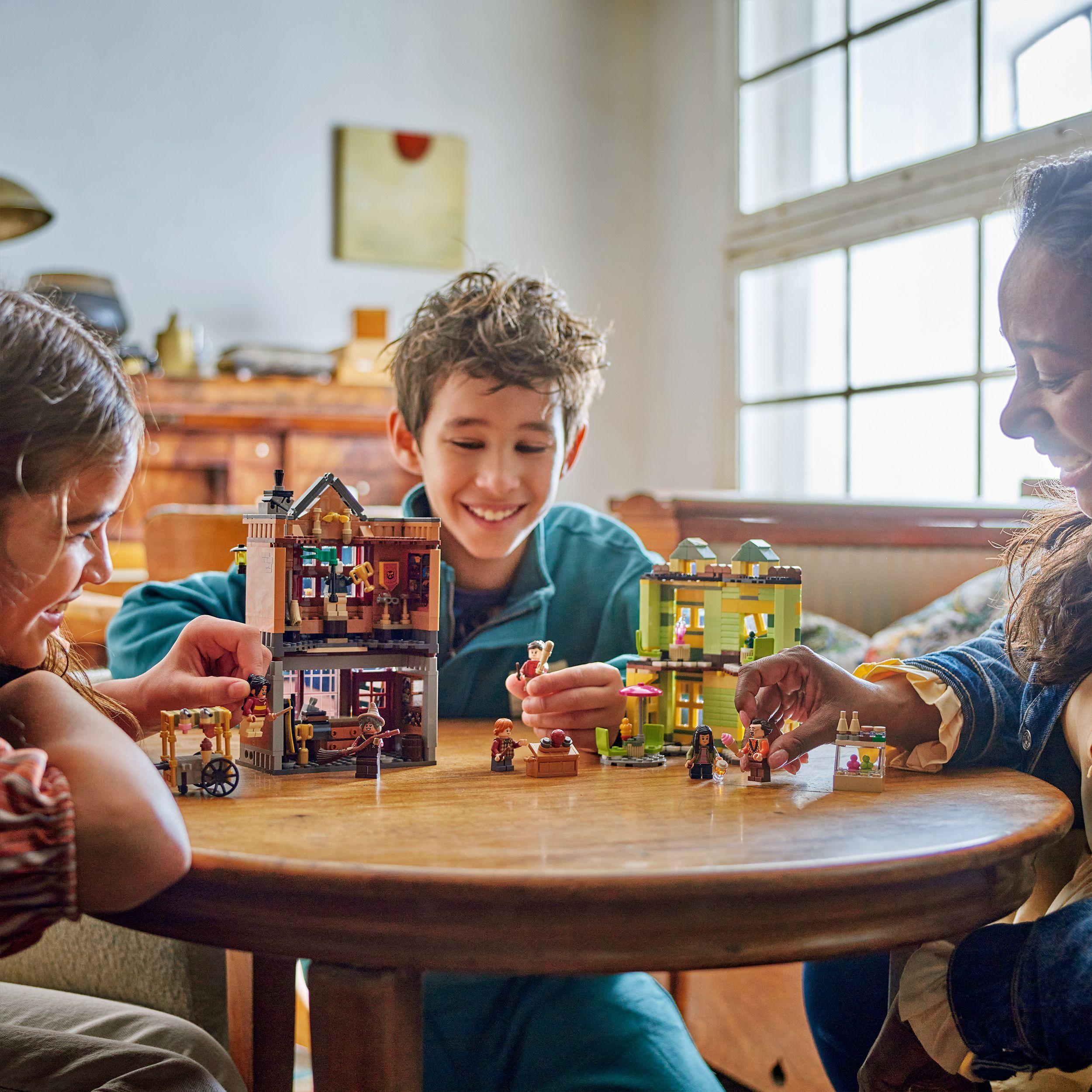 Voir la diapositive 7 : LEGO Harry Potter 76452 Magasin d'Accessoires de Quidditch et Marchand de Glaces Jeu 8 ans