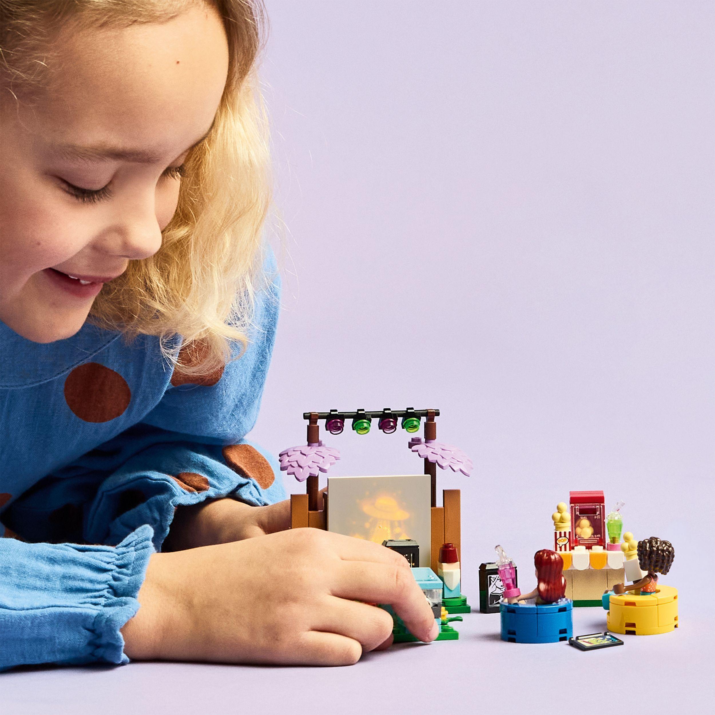 Voir la diapositive 7 : LEGO Friends 42642 Soirée Cinéma entre Amies - Jeu de Construction dès 6 ans - Cadeau