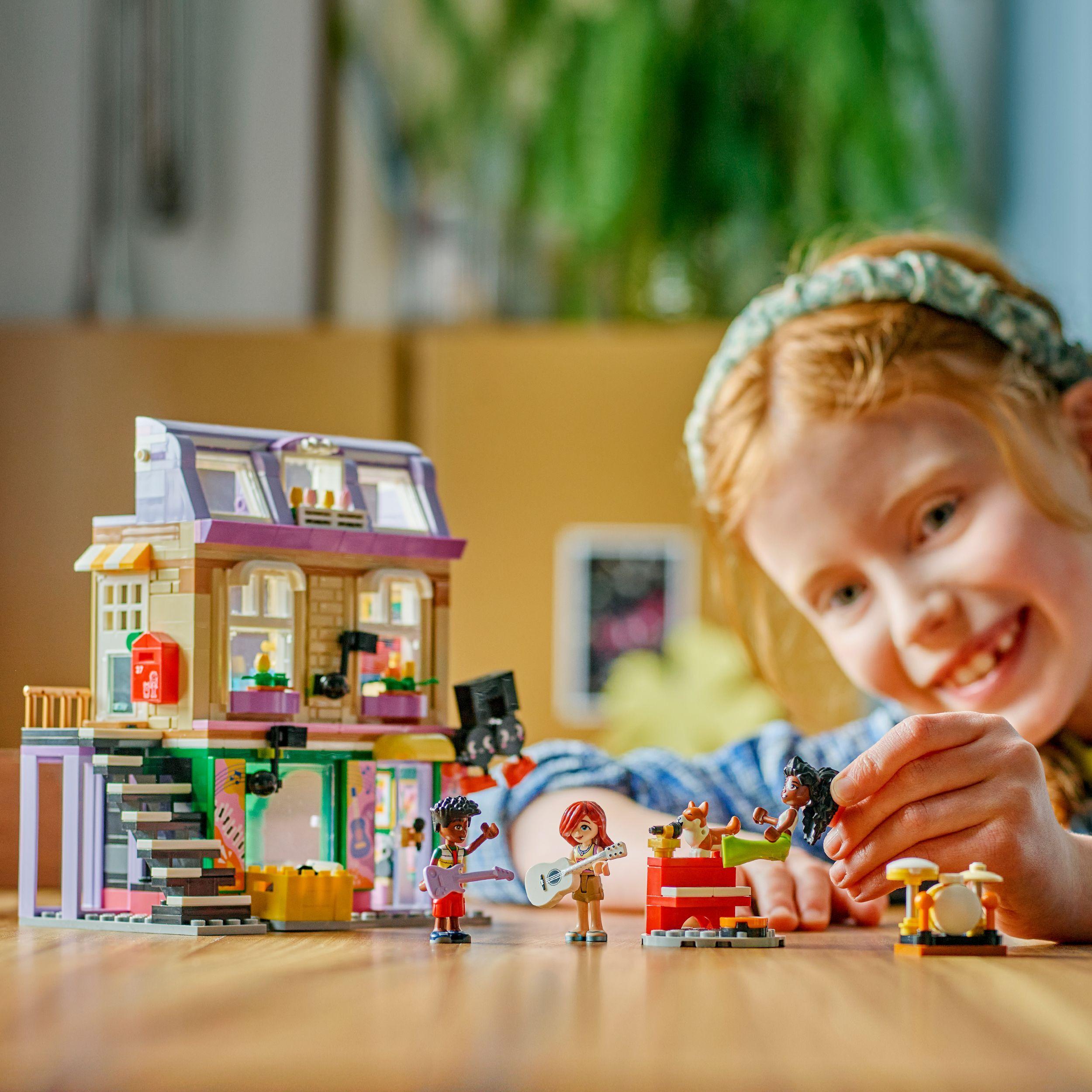Voir la diapositive 7 : LEGO Friends 42653 Le Magasin de Musique et l’Appartement - Jouet Fille ou Garçon 7 ans