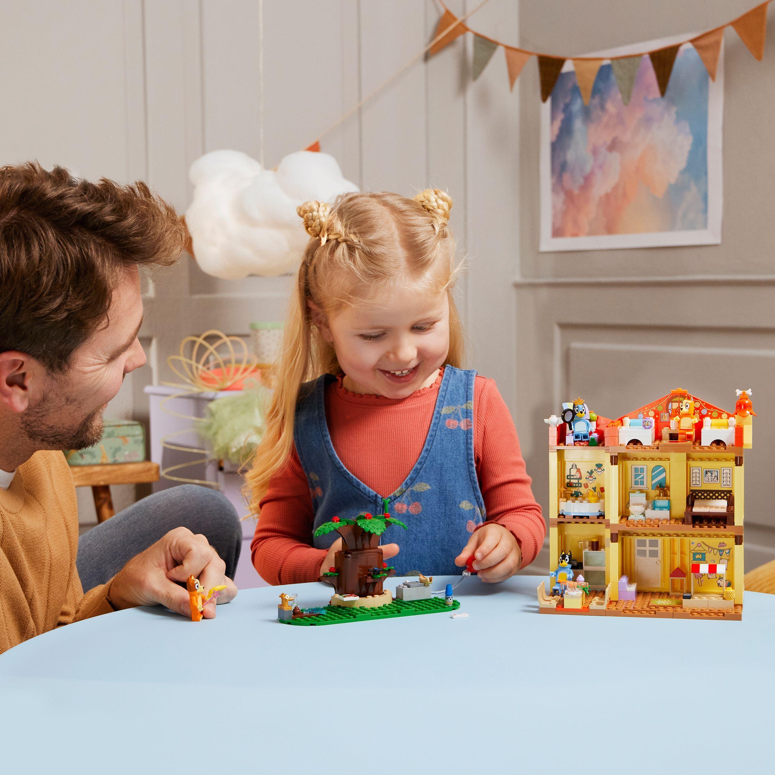 Voir la diapositive 7 : LEGO Bluey 11203 La Maison de Famille de Bluey - Jeu de Construction Fille ou Garçon 4 ans