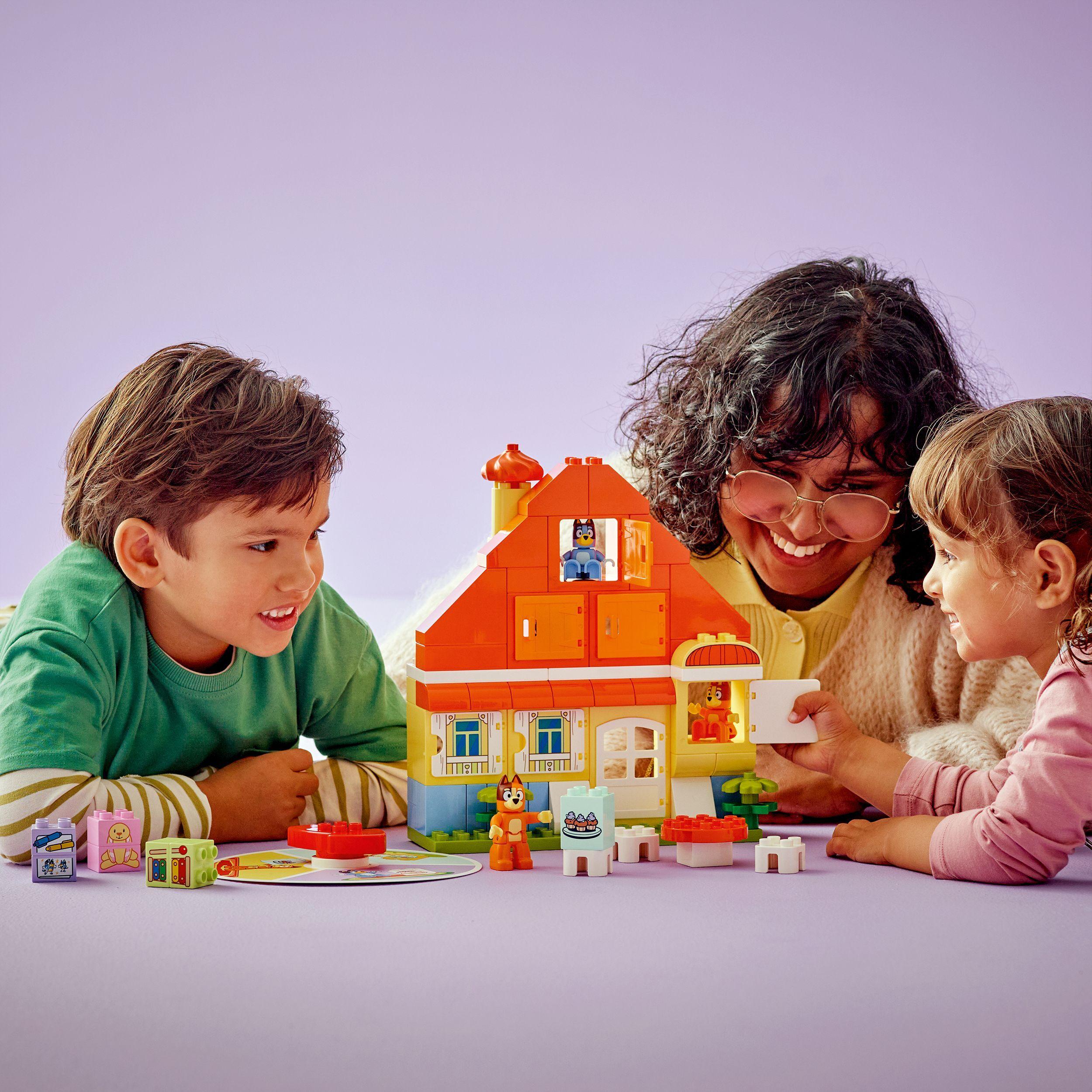Voir la diapositive 7 : LEGO DUPLO 10459 La Maison de Famille de Bluey et le Jeu de Mémoire - Jeu Créatif 3 ans