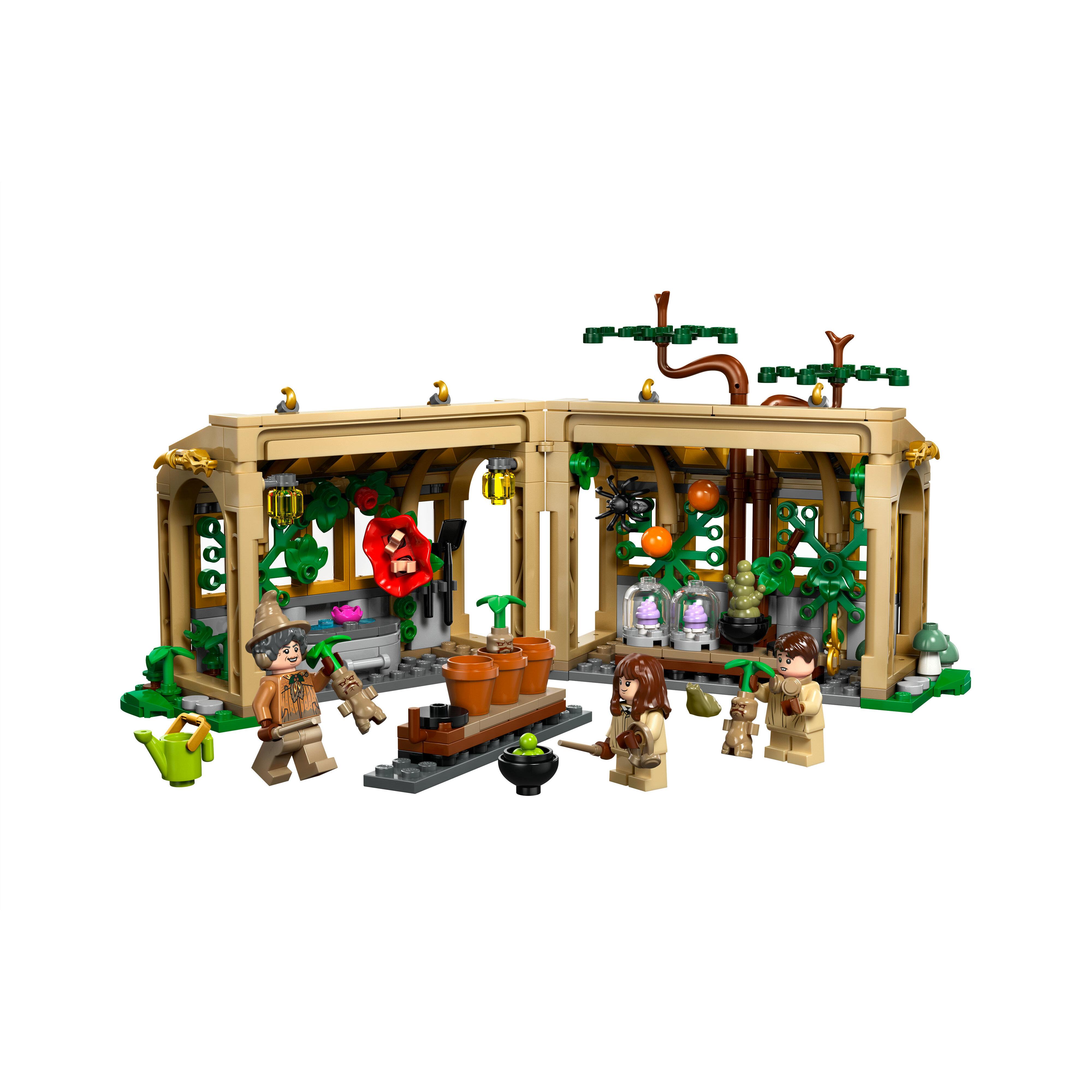 Voir la diapositive 2 : LEGO Harry Potter 76445 Le Château de Poudlard : Le Cours de Botanique - Jouet dès 8 ans