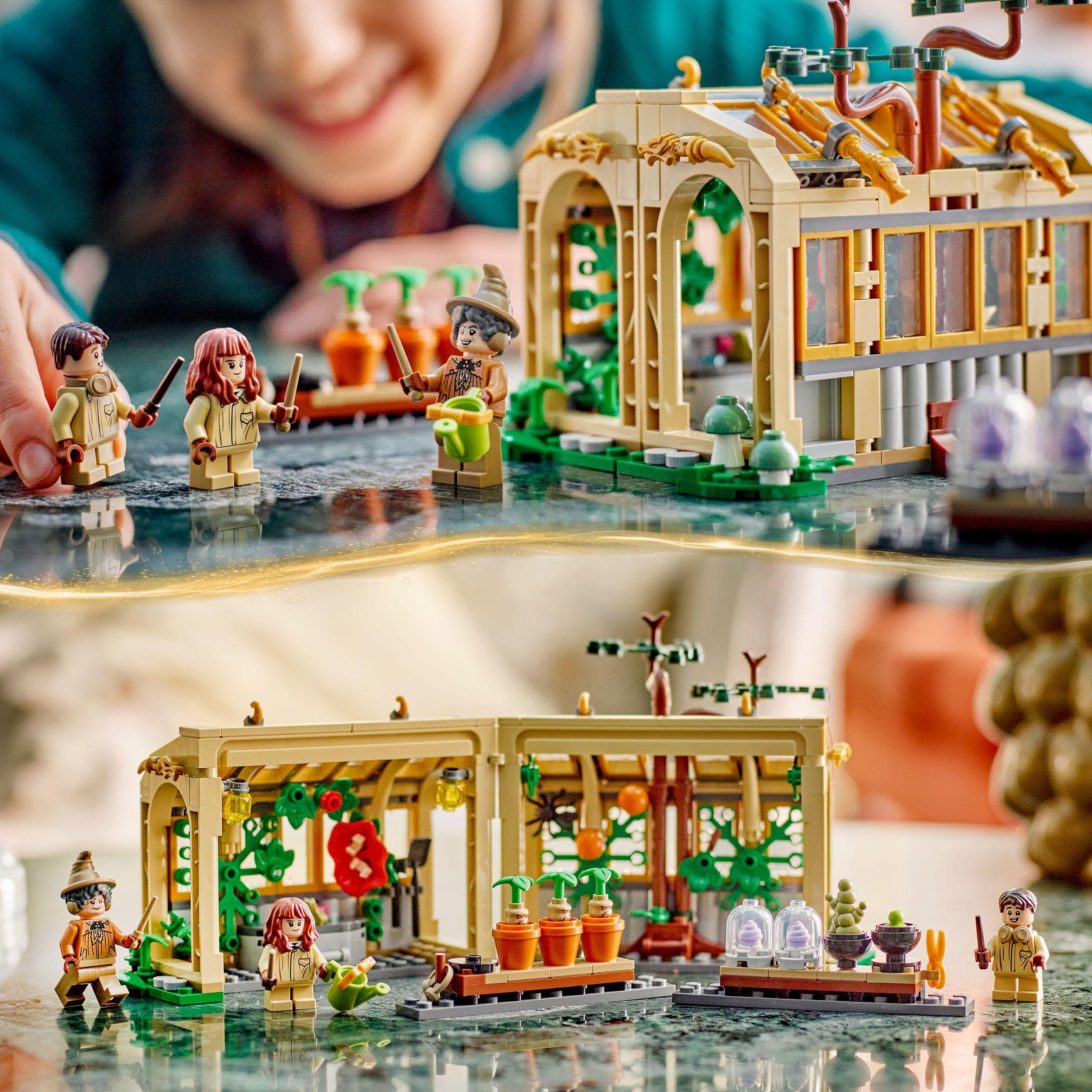 Voir la diapositive 6 : LEGO Harry Potter 76445 Le Château de Poudlard : Le Cours de Botanique - Jouet dès 8 ans