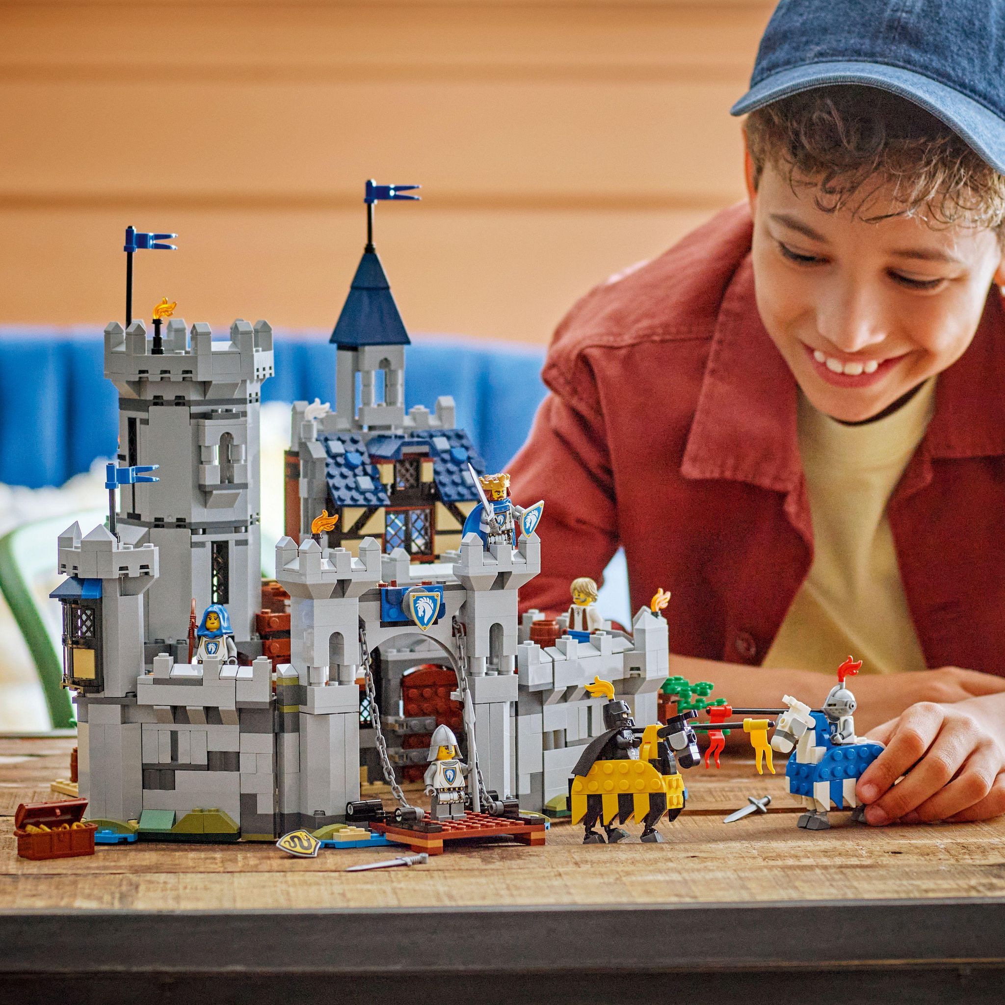 Voir la diapositive 7 : LEGO Creator 3-en-1 31168 Le Château Médiéval des Chevaliers - Jeu de Construction 9 ans