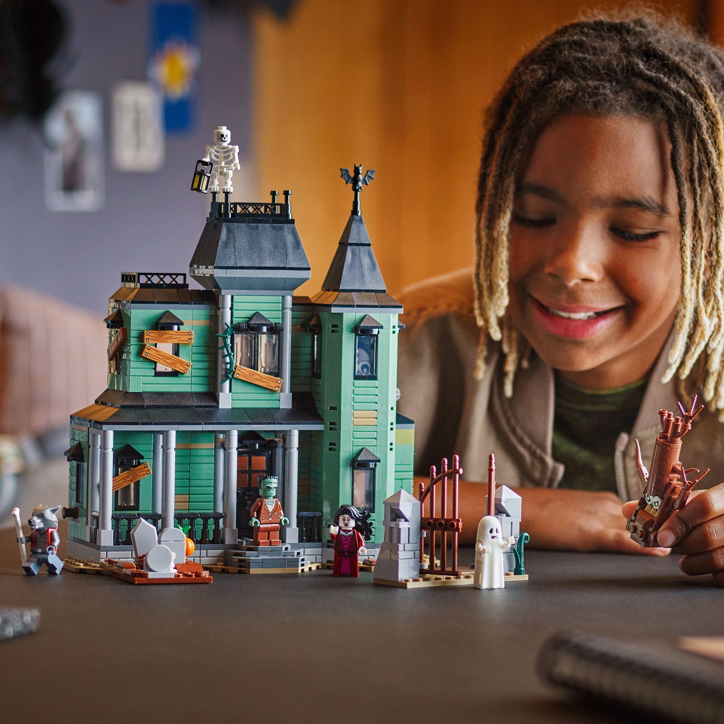 Voir la diapositive 7 : LEGO Creator 3-en-1 31167 Le Manoir Hanté - Jeu de Construction pour Garçon dès 9 ans