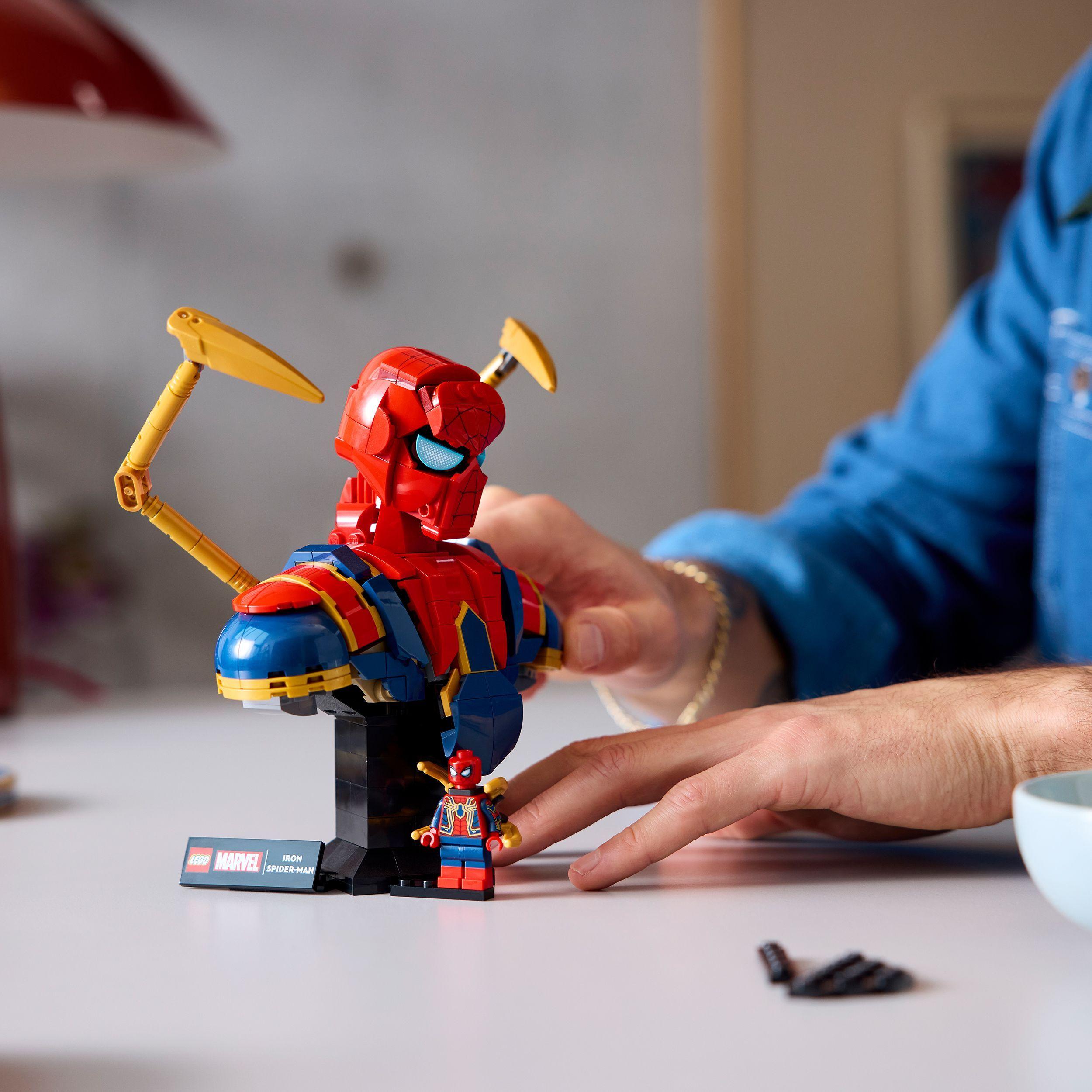 Voir la diapositive 7 : LEGO Marvel 76326 Buste d’Iron Spider-Man - Set de Construction Collector pour Adulte