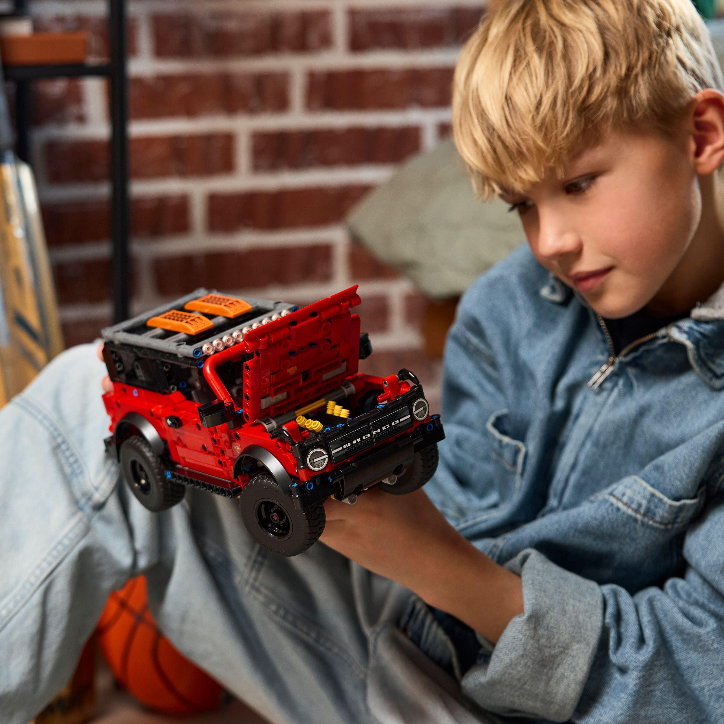 Voir la diapositive 7 : LEGO Technic 42213 SUV Ford Bronco - Jeu de Construction Collector Garçon ou Fille 9 ans