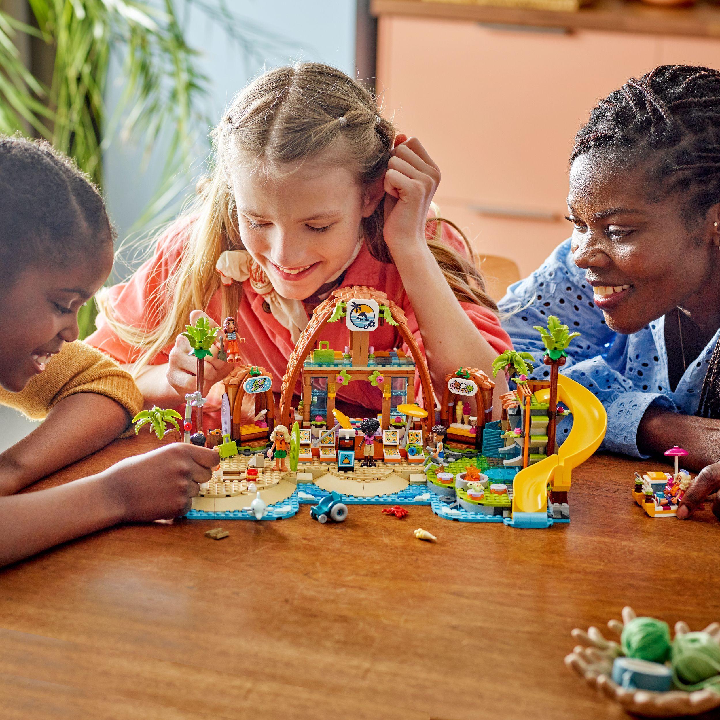 Voir la diapositive 7 : LEGO Friends 42673 Vacances à l’Hôtel de la Plage - Jouet pour Fille ou Garçon dès 8 ans