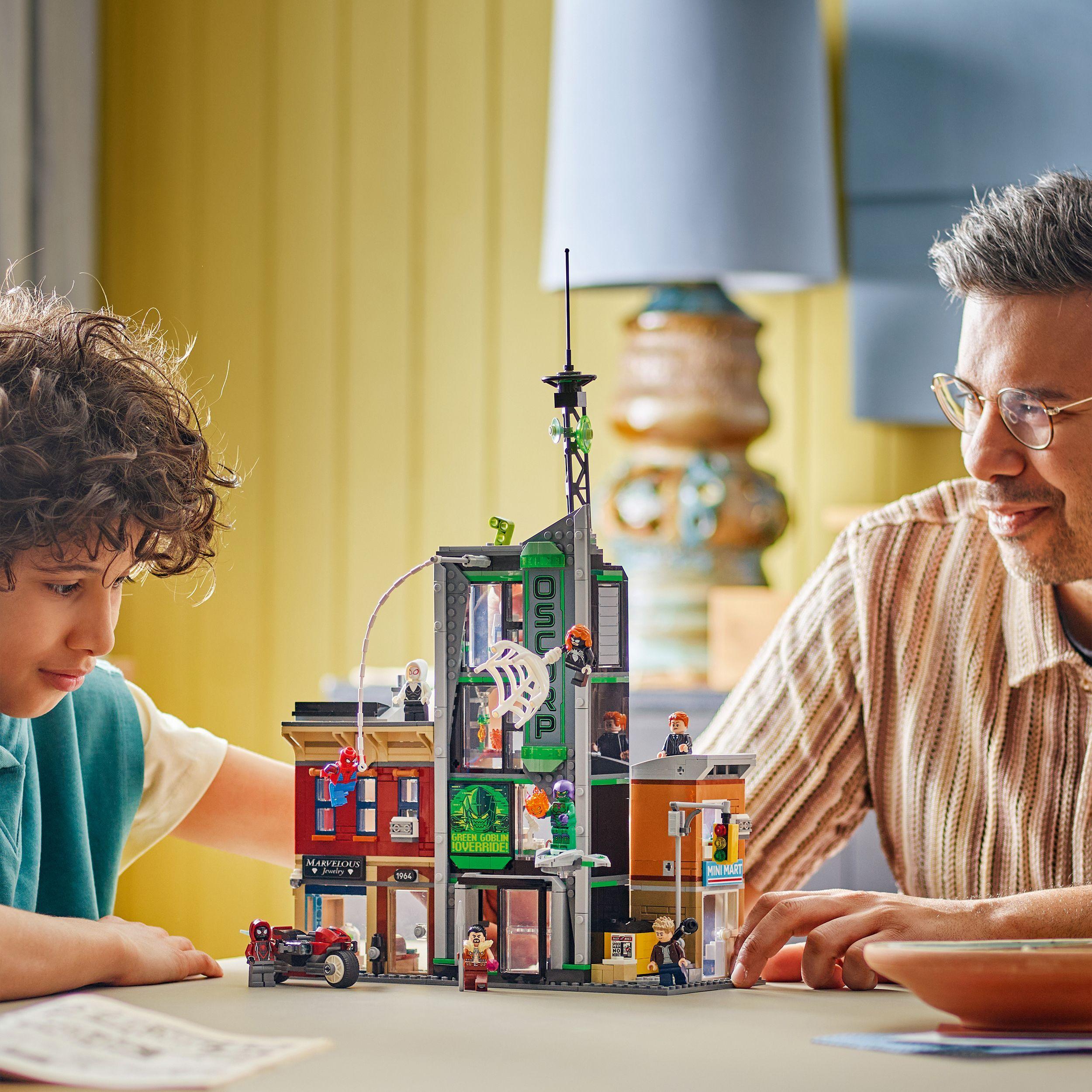 Voir la diapositive 7 : LEGO Marvel 76324 - Spider-Man contre Oscorp