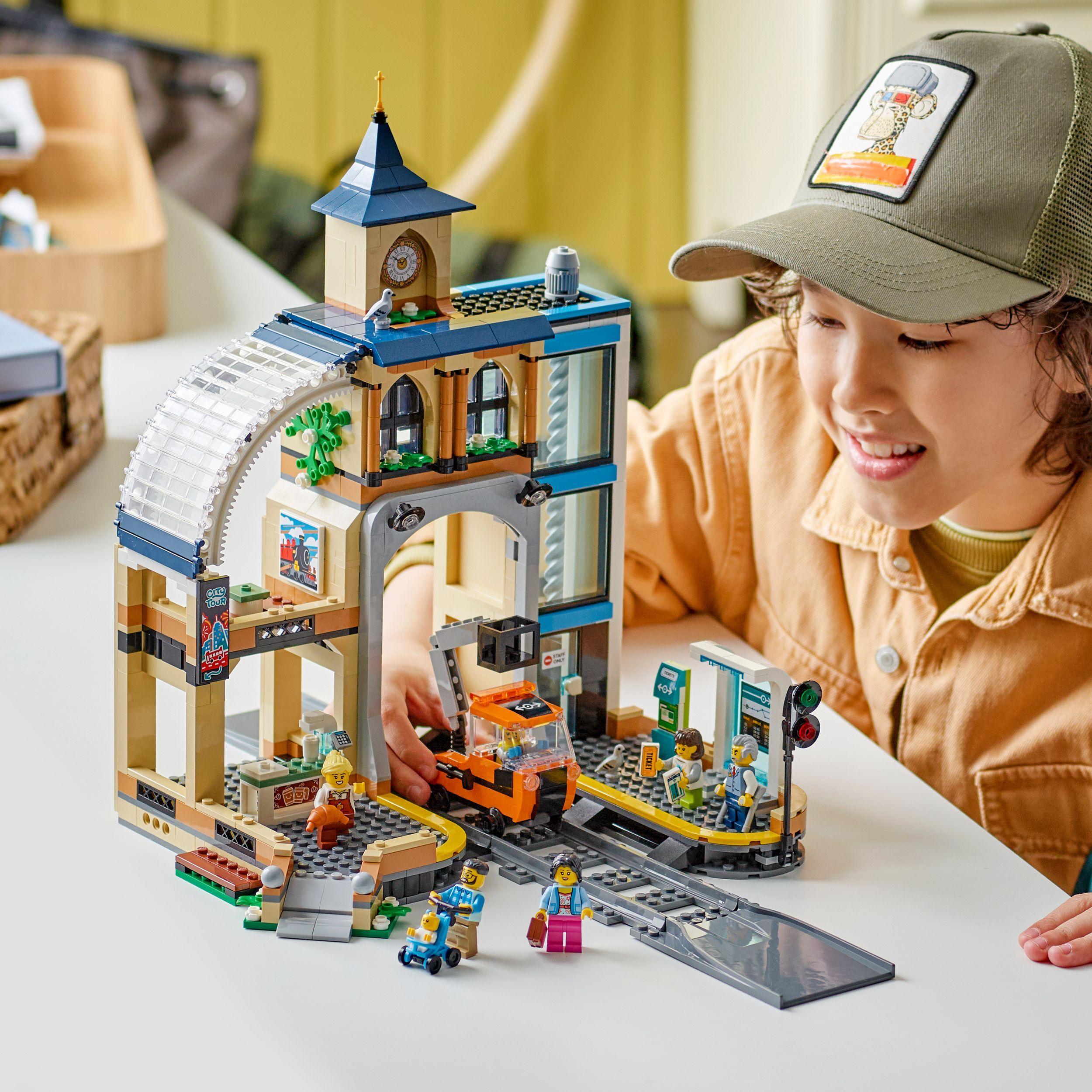 Voir la diapositive 7 : LEGO City 60469 La Gare Centrale - Jeu de Construction pour Garçon ou Fille dès 7 ans