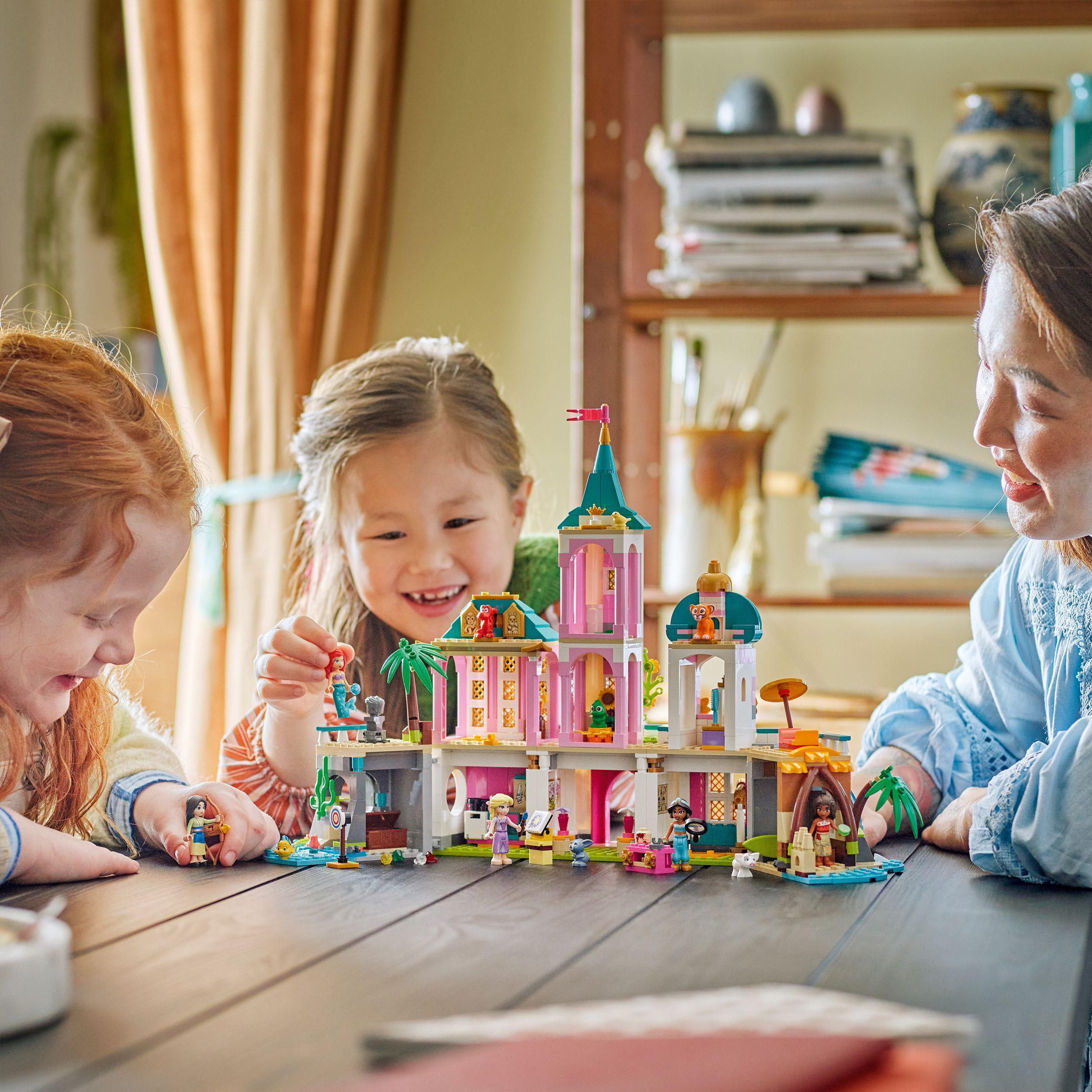 Voir la diapositive 7 : LEGO Disney 43267 Le Château des Princesses et les Animaux Royaux - Jouet dès 6 ans