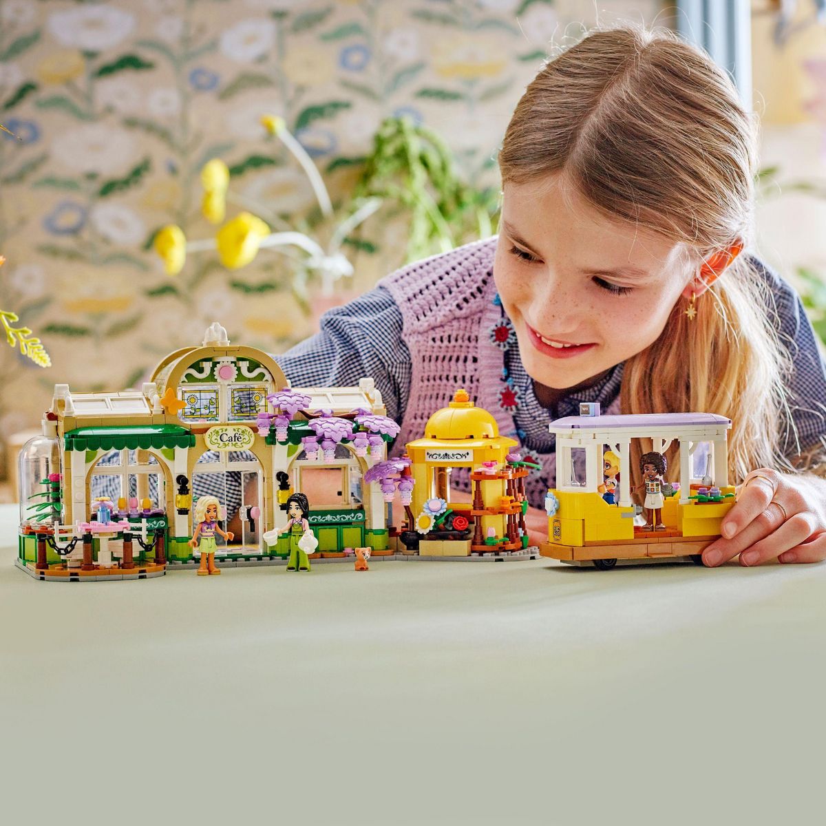 LEGO Friends 42671 - Cafe des plantes et kiosque a fleurs