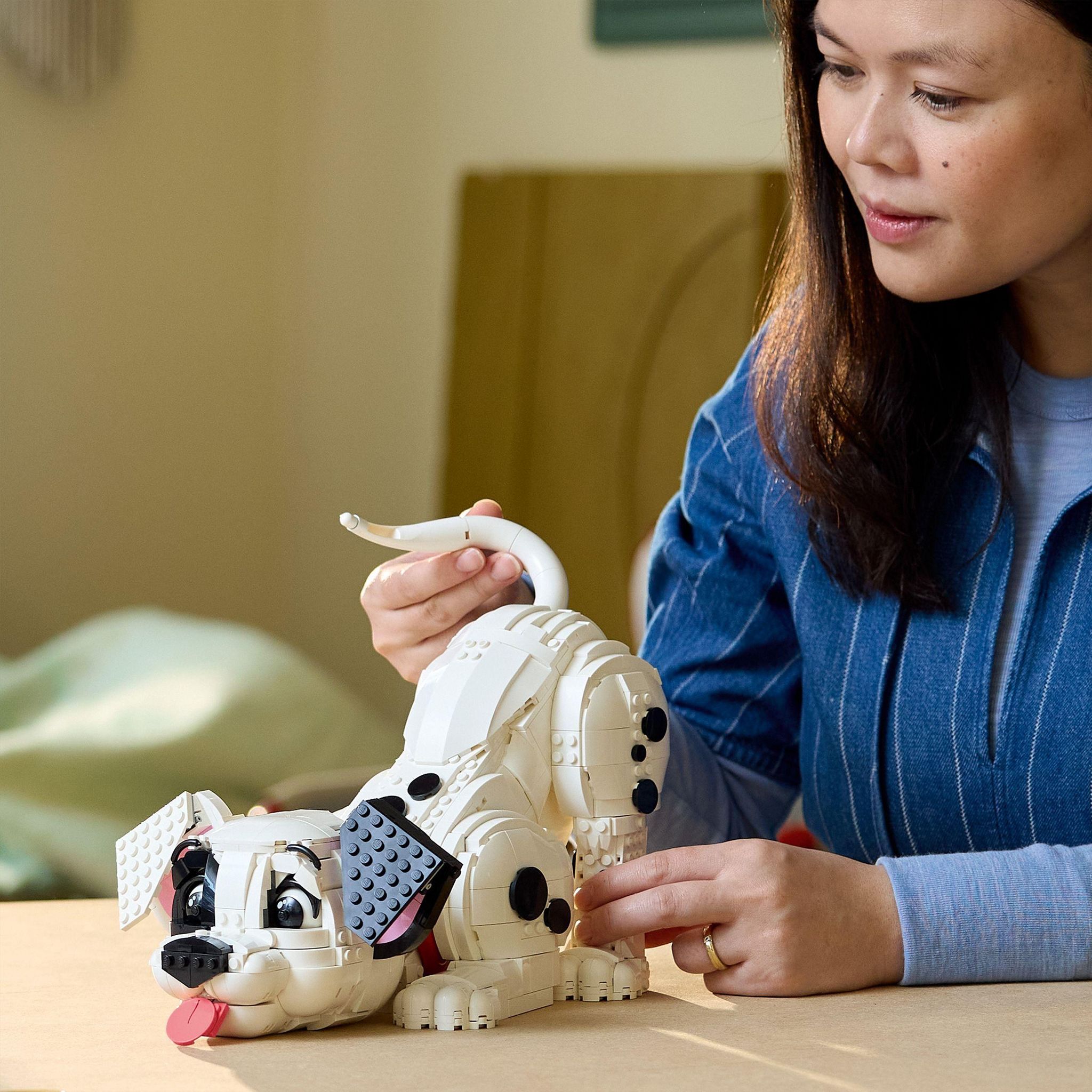 Voir la diapositive 7 : LEGO Disney 43269 - Le Chiot des 101 Dalmatiens