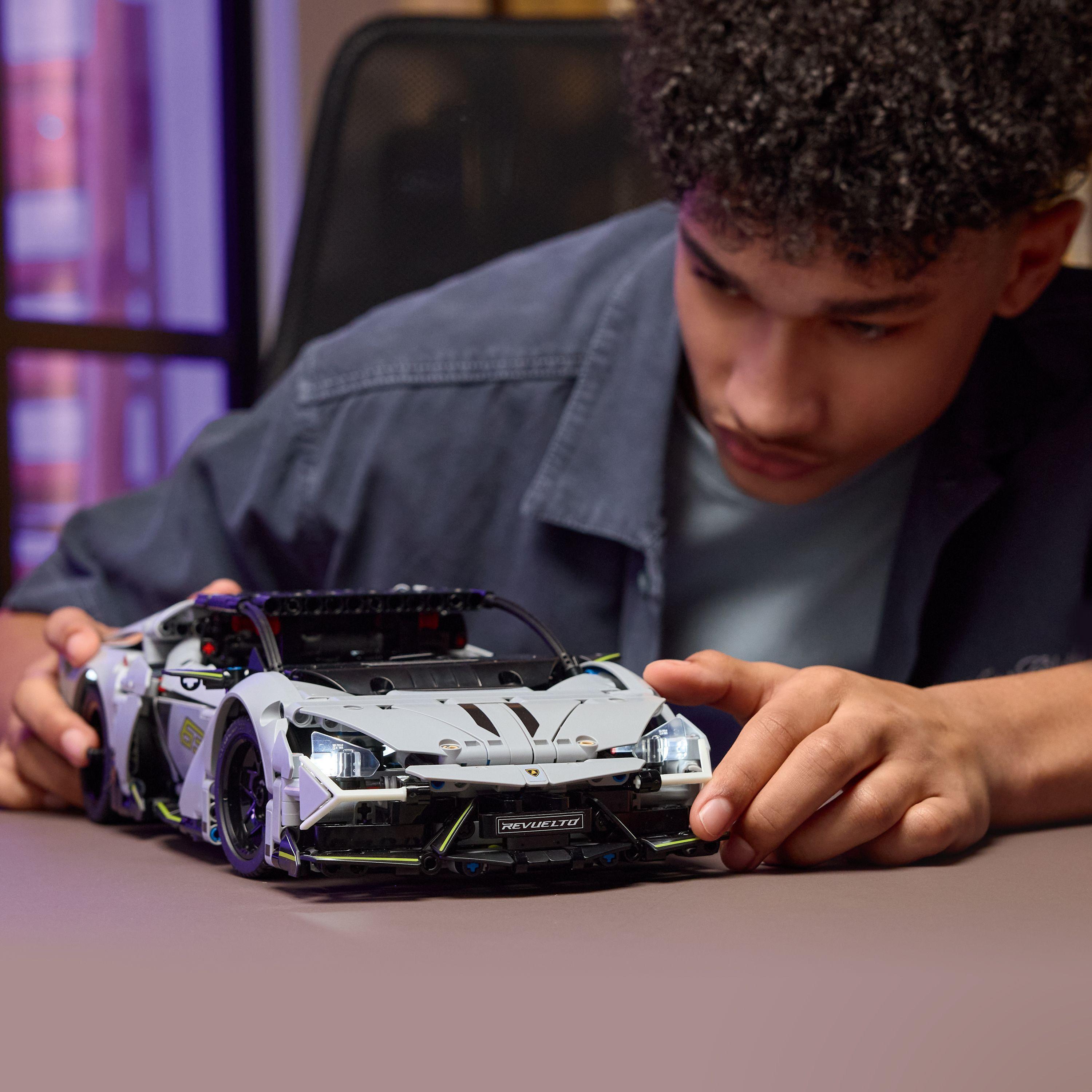 Voir la diapositive 7 : LEGO Technic 42214 Supercar Lamborghini Revuelto - Jeu de Construction 10 ans - Voiture