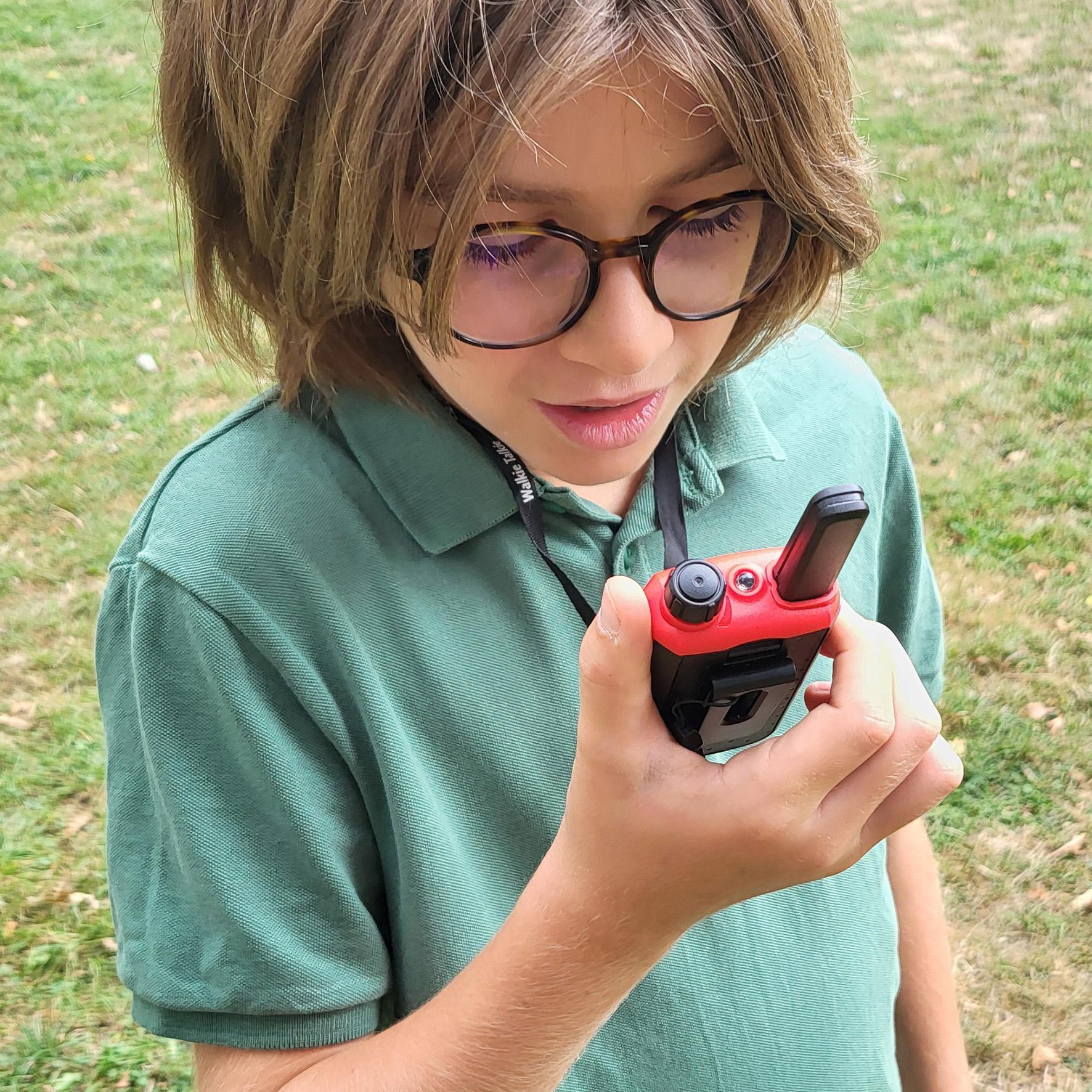 Voir la diapositive 6 : BUKI Walkies Talkies Rechargeable