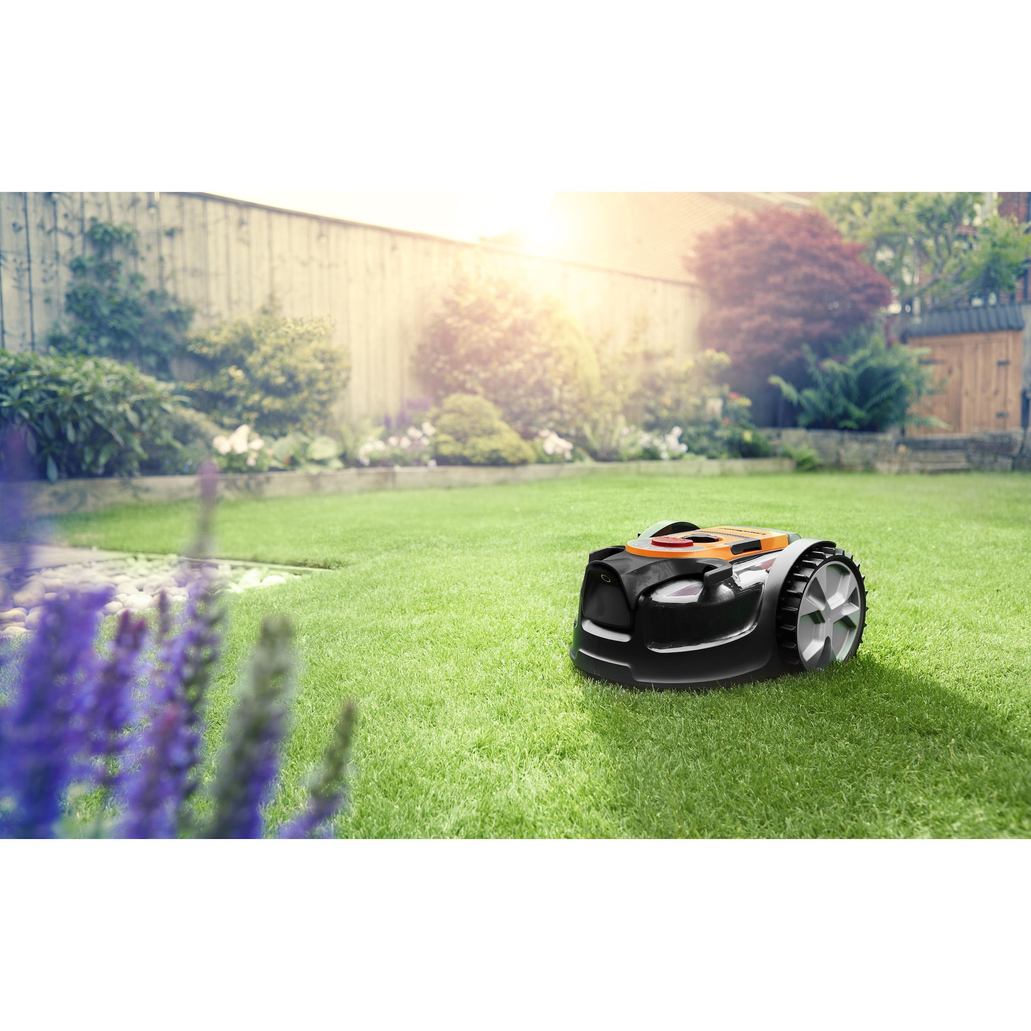 Voir la diapositive 2 : LAWNMASTER Robot tondeuse 21,6 V