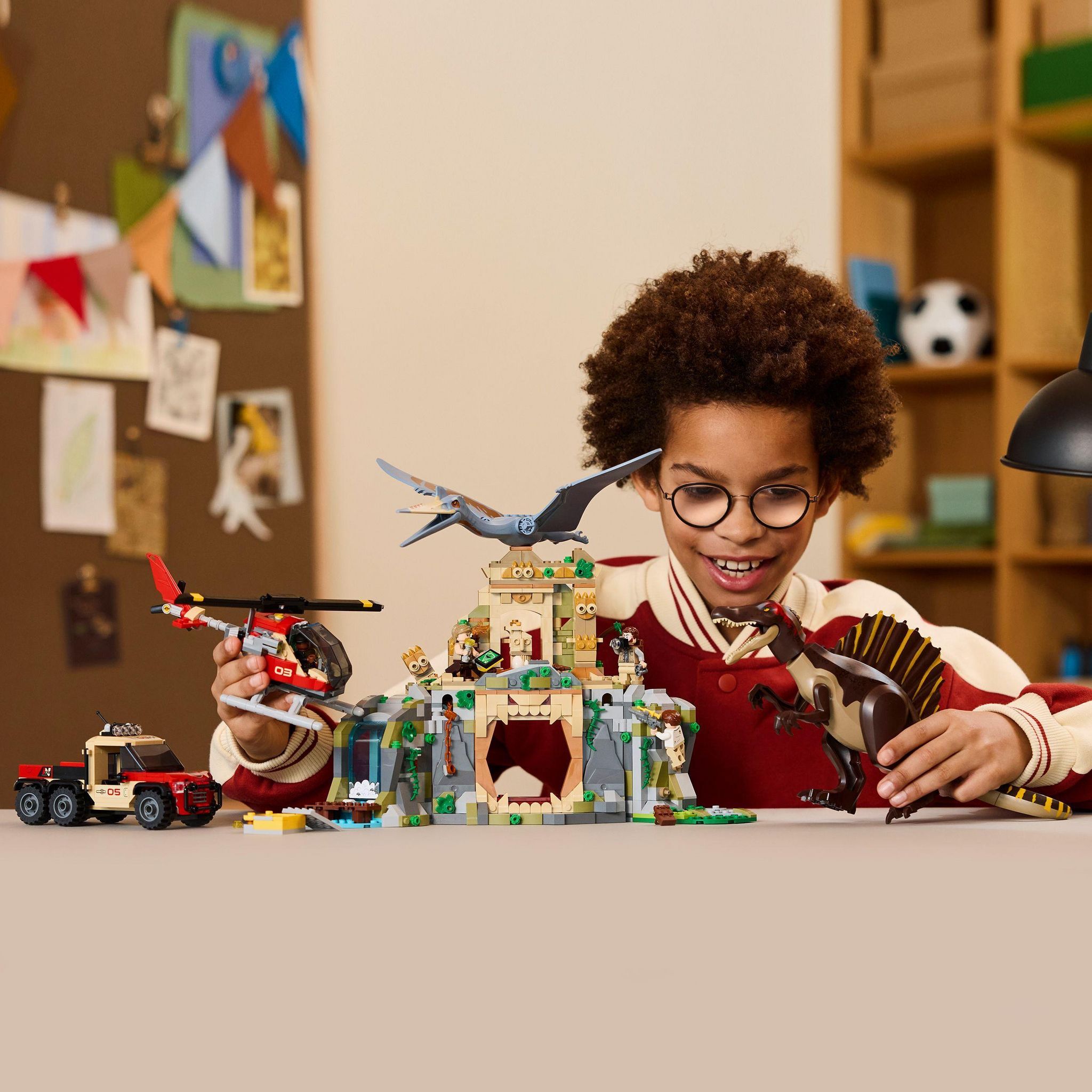 Voir la diapositive 7 : LEGO Jurassic World 76976 - Mission aérienne avec le Qpinosaure et le Quetzalcoatlus