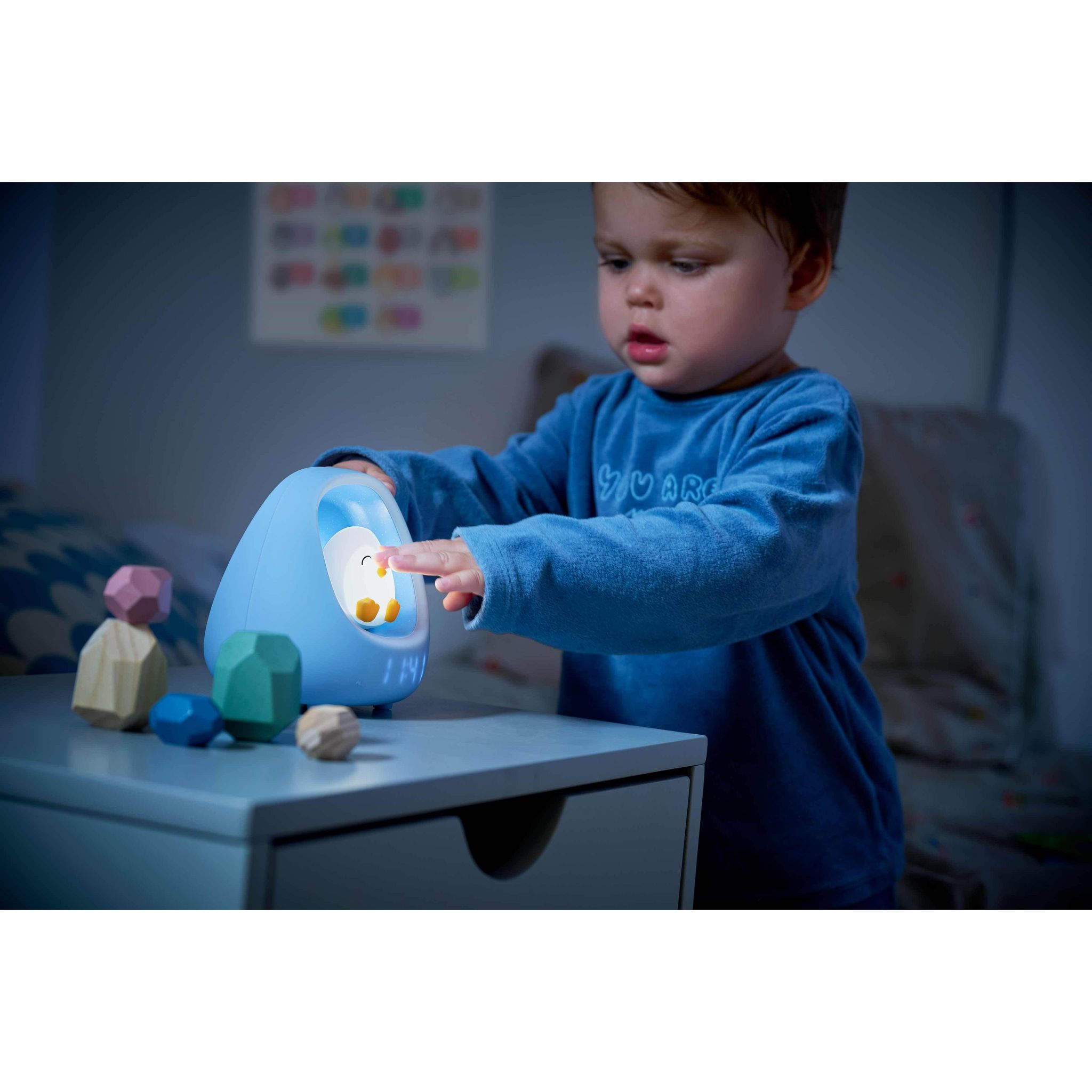 Voir la diapositive 6 : BIGBEN Réveil et Veilleuse NestKids - Pingouin bleu