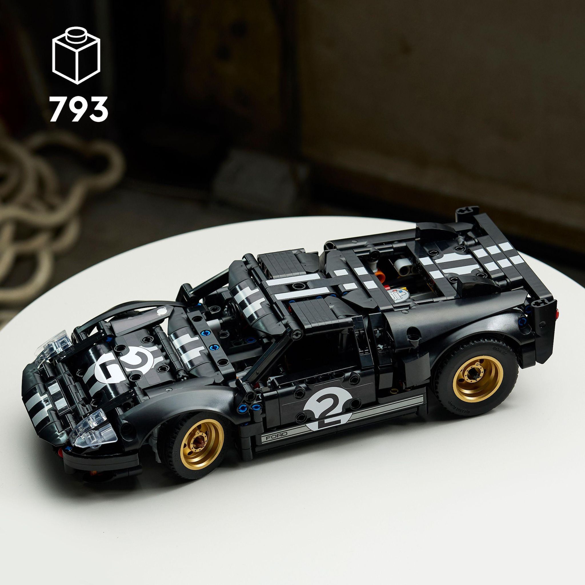 Voir la diapositive 3 : LEGO Technic 42223 - La Voiture de Course 1966 Ford GT40 MKII