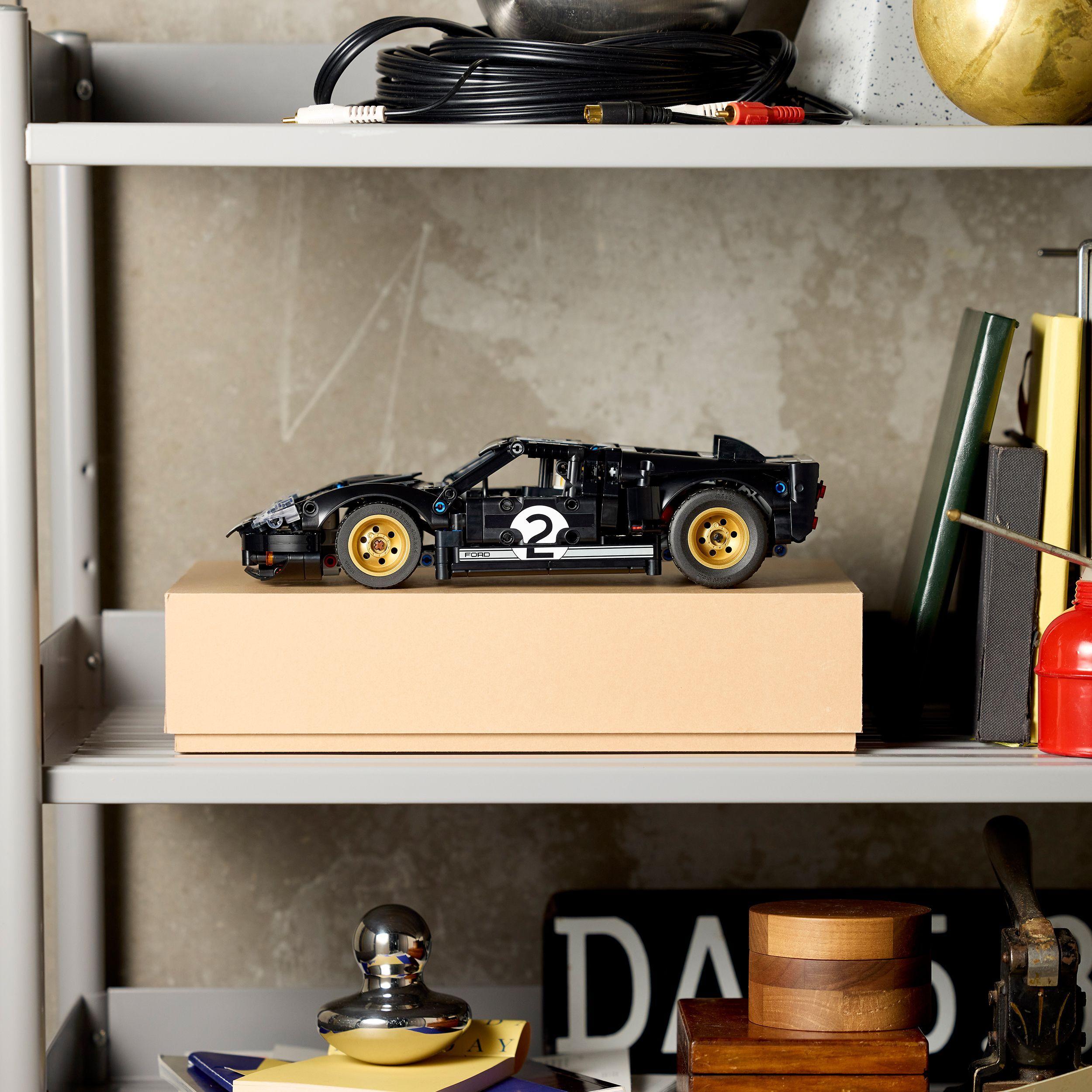 Voir la diapositive 4 : LEGO Technic 42223 - La Voiture de Course 1966 Ford GT40 MKII