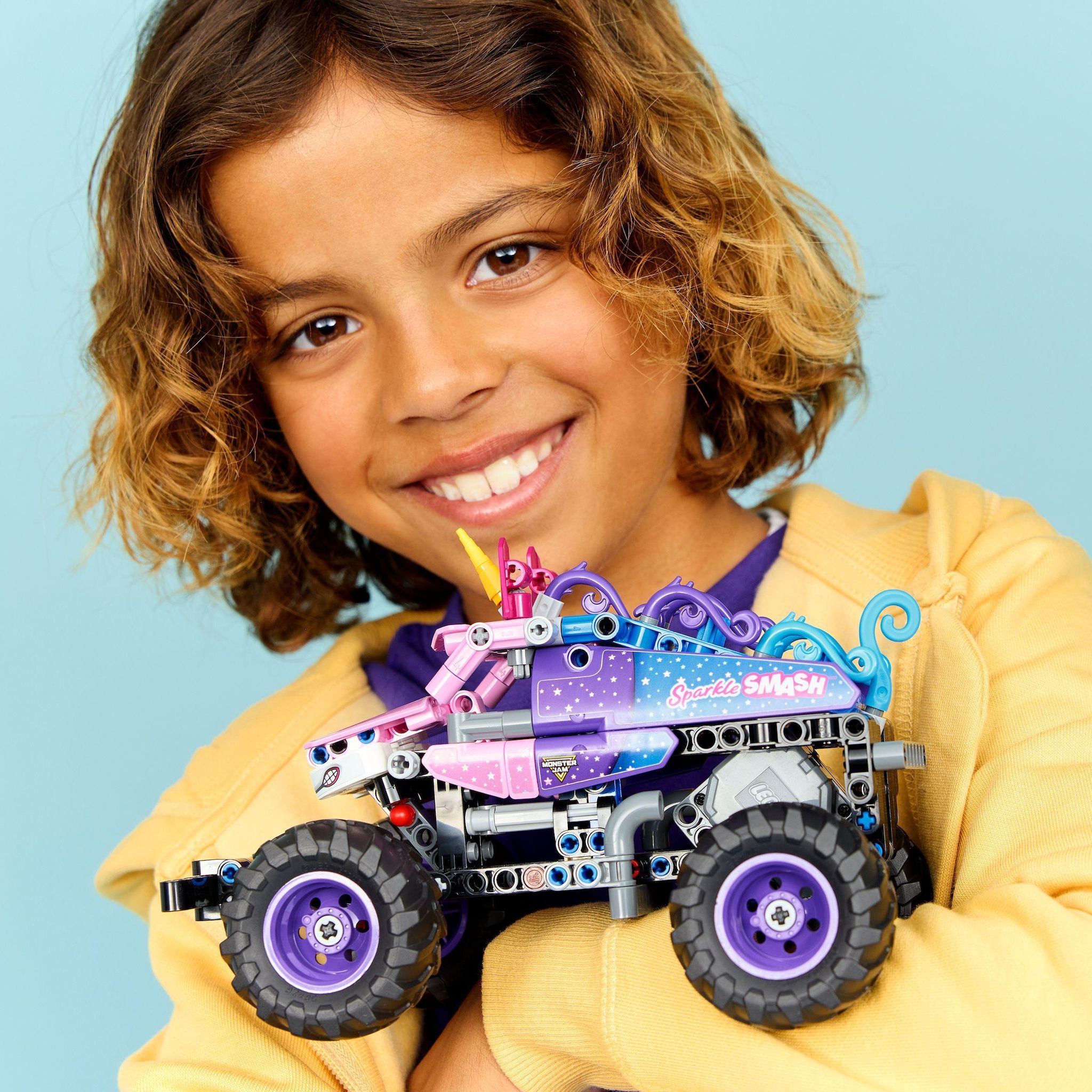 Voir la diapositive 7 : LEGO Technic 42220 - Monster Jam Sparkle Smash à Rétrofriction