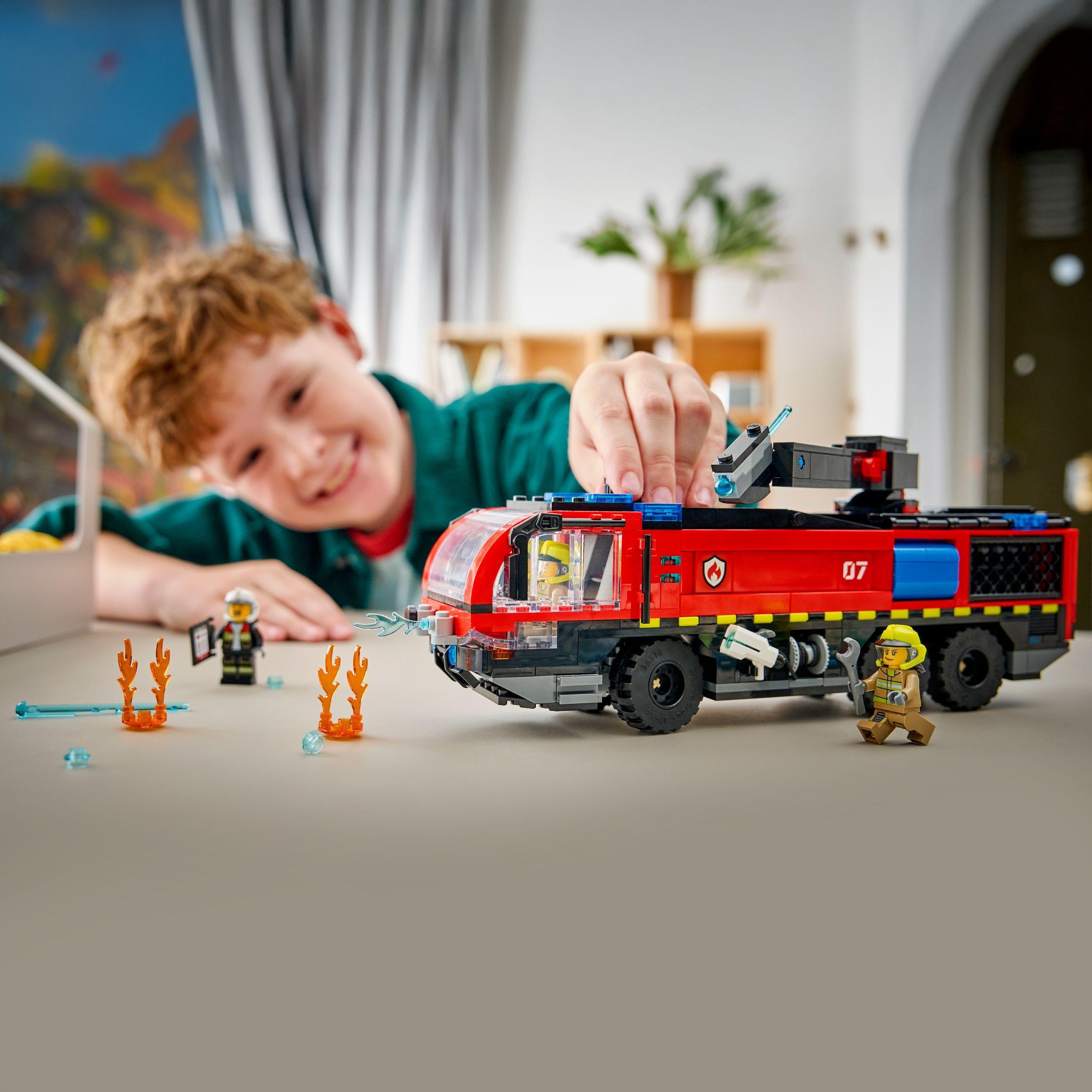Voir la diapositive 7 : LEGO City 60499 Le Camion de Pompiers de l’Aéroport - Jouet de Construction dès 7 ans