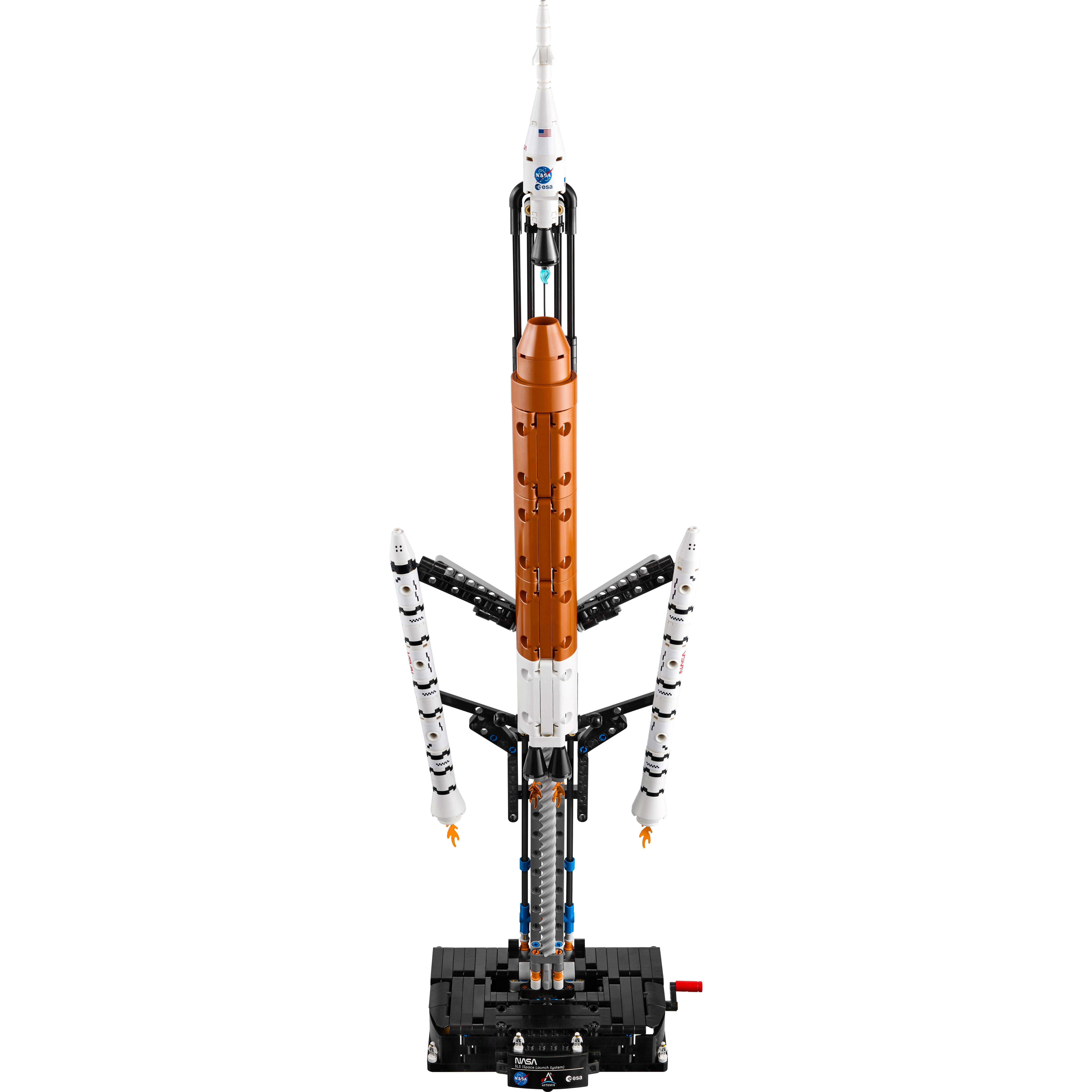 Voir la diapositive 2 : LEGO Technic 42221 - La fusée SLS NASA Artemis