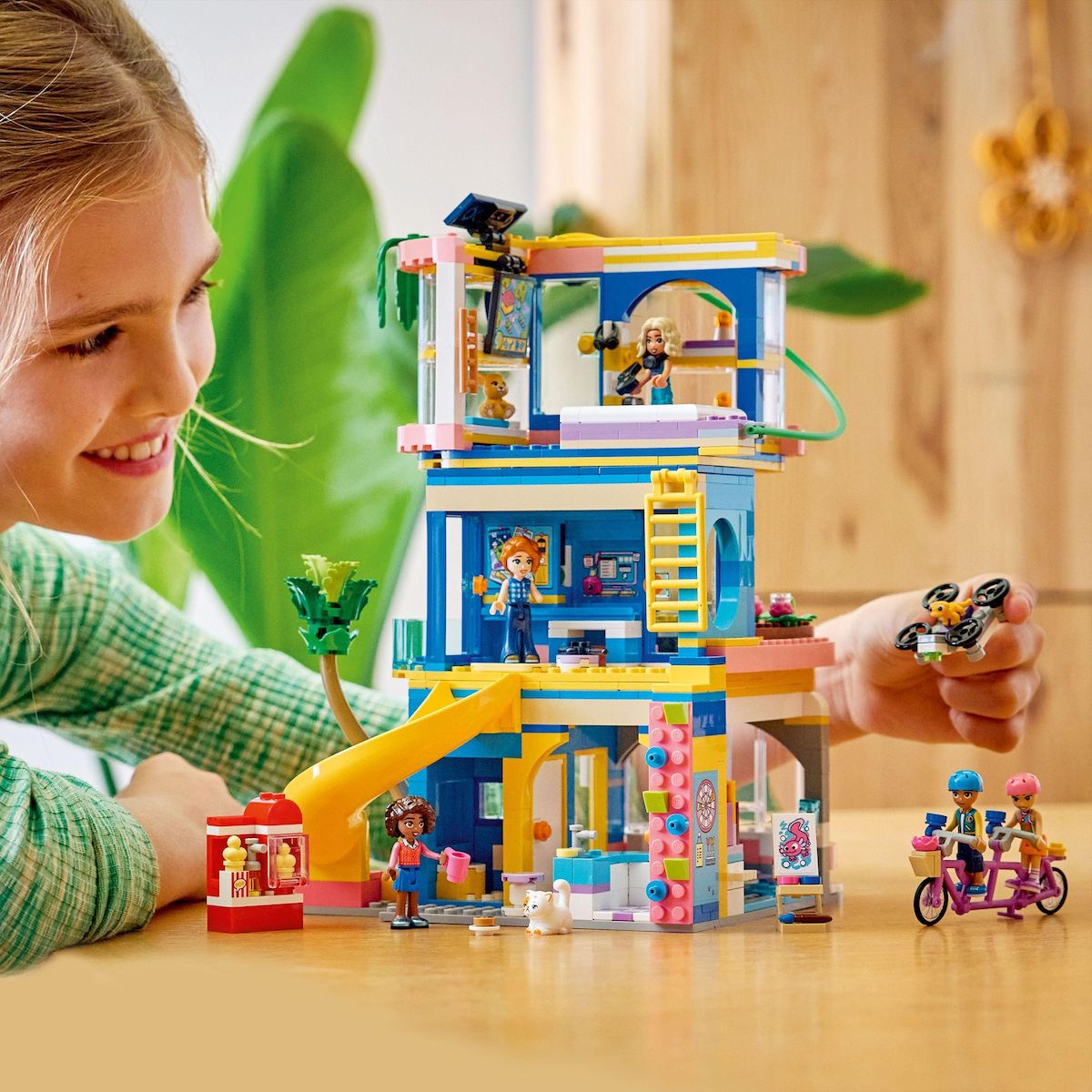 LEGO Friends 42689 - Le club House de Heartlake City