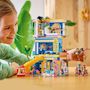 Voir la diapositive 7 : LEGO Friends 42689 - Le club House de Heartlake City