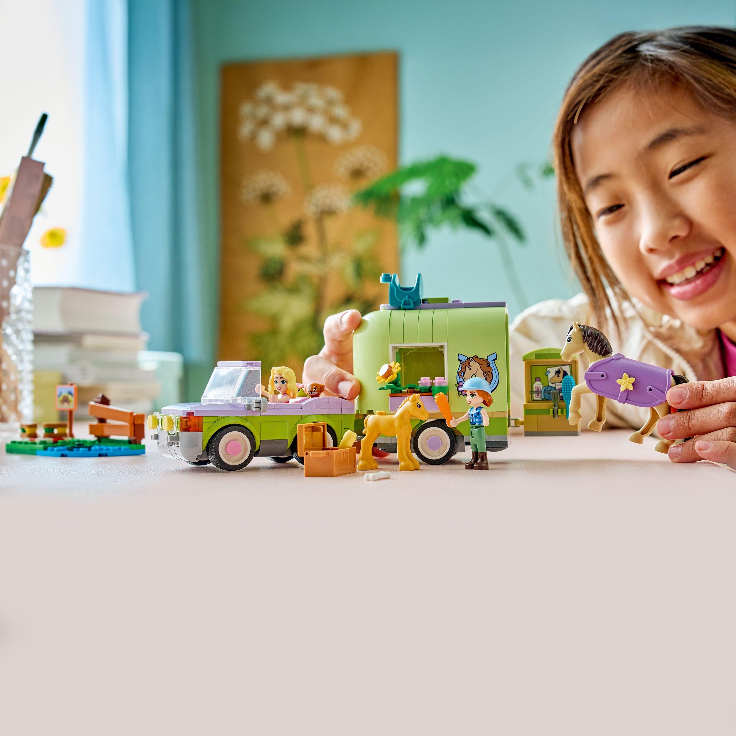 Voir la diapositive 7 : LEGO Friends 42695 La Remorque du Cheval et du Poulain - Jeu de Construction dès 7 ans